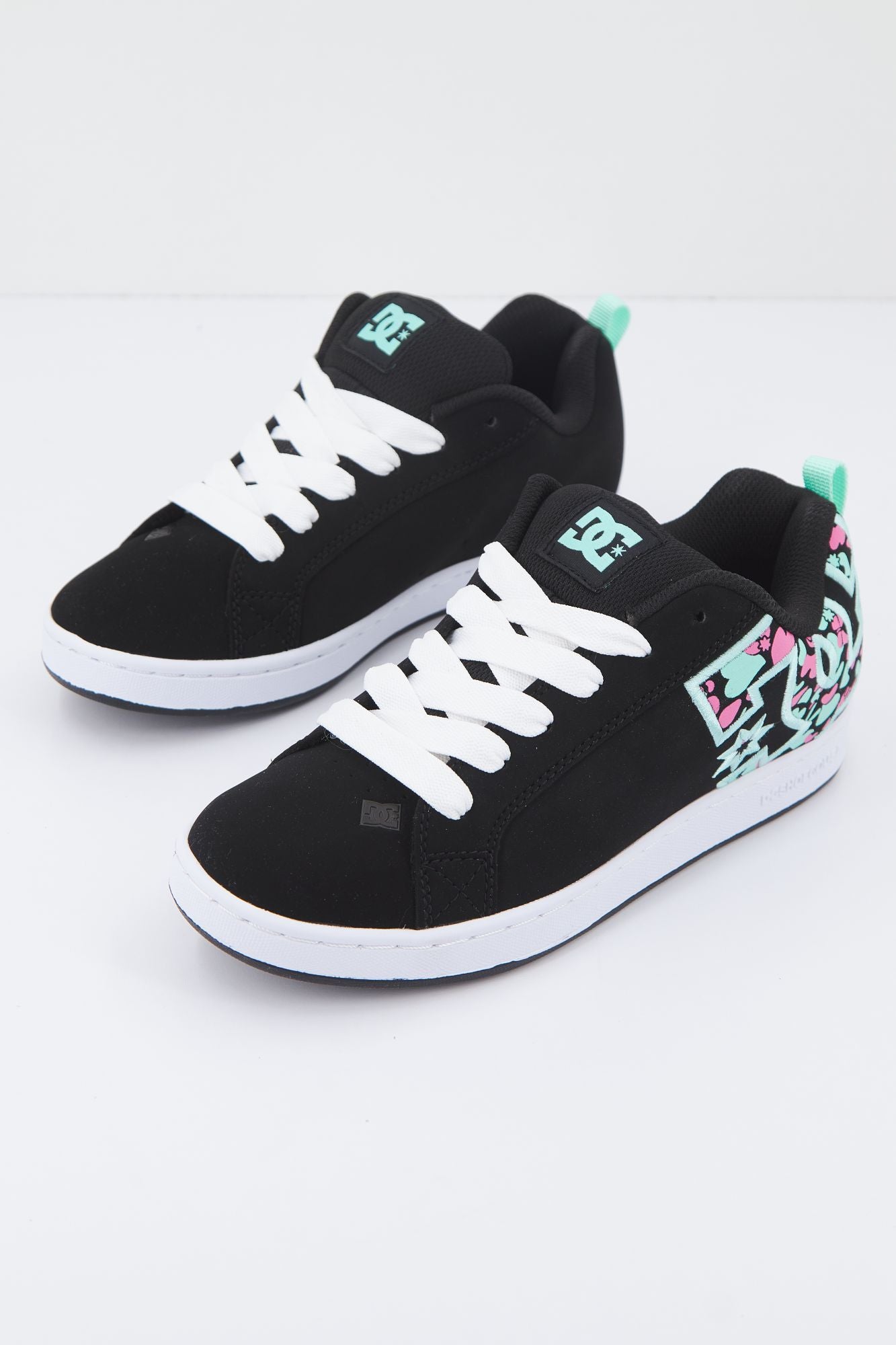 DC COURT GRAFFIK en color NEGRO (1)