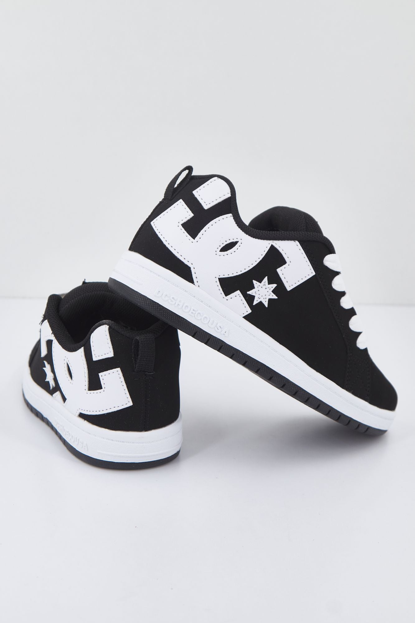 DC COURT GRAFFIK en color NEGRO (2)