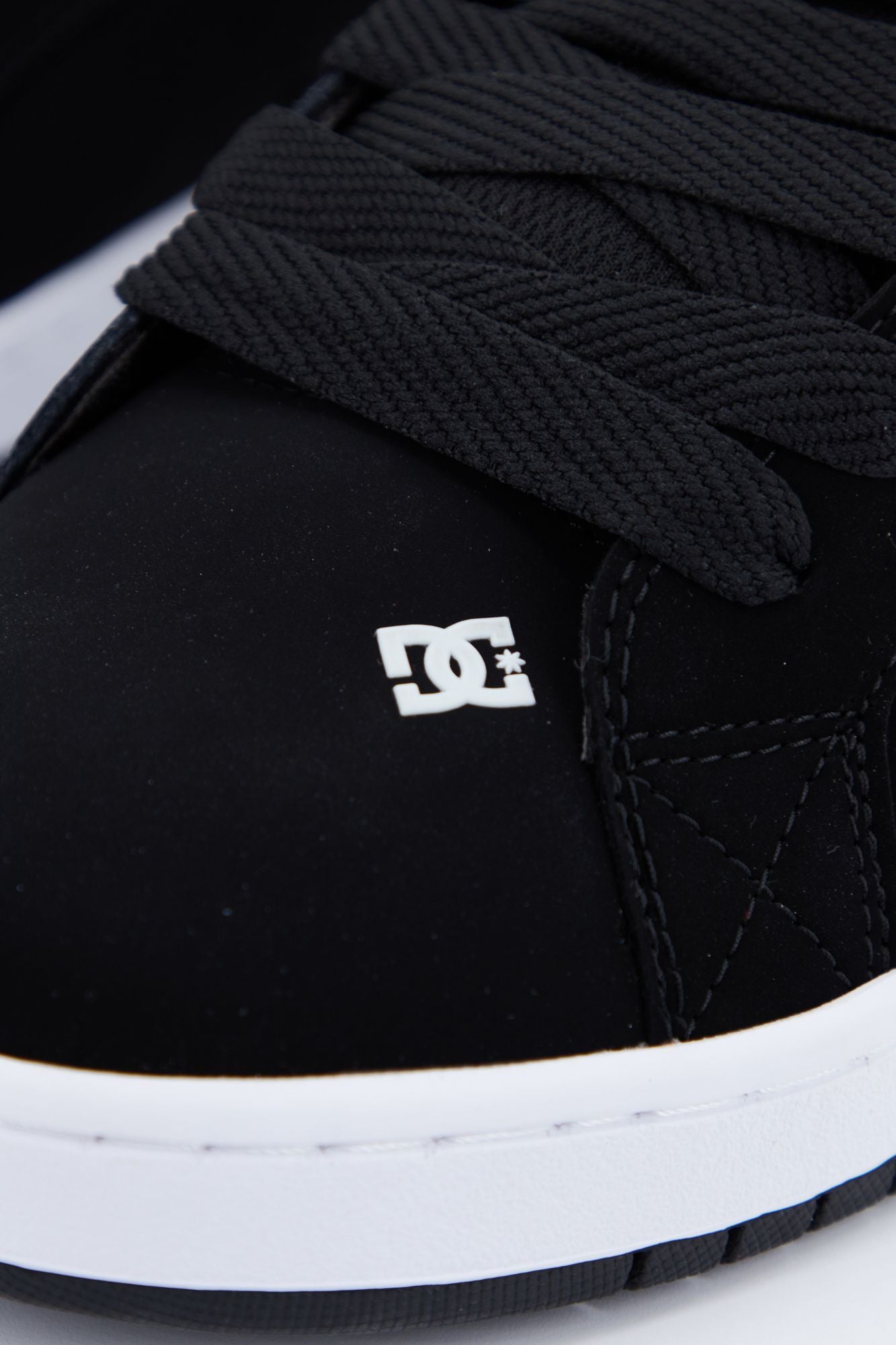 DC COURT GRAFFIK M en color NEGRO (4)