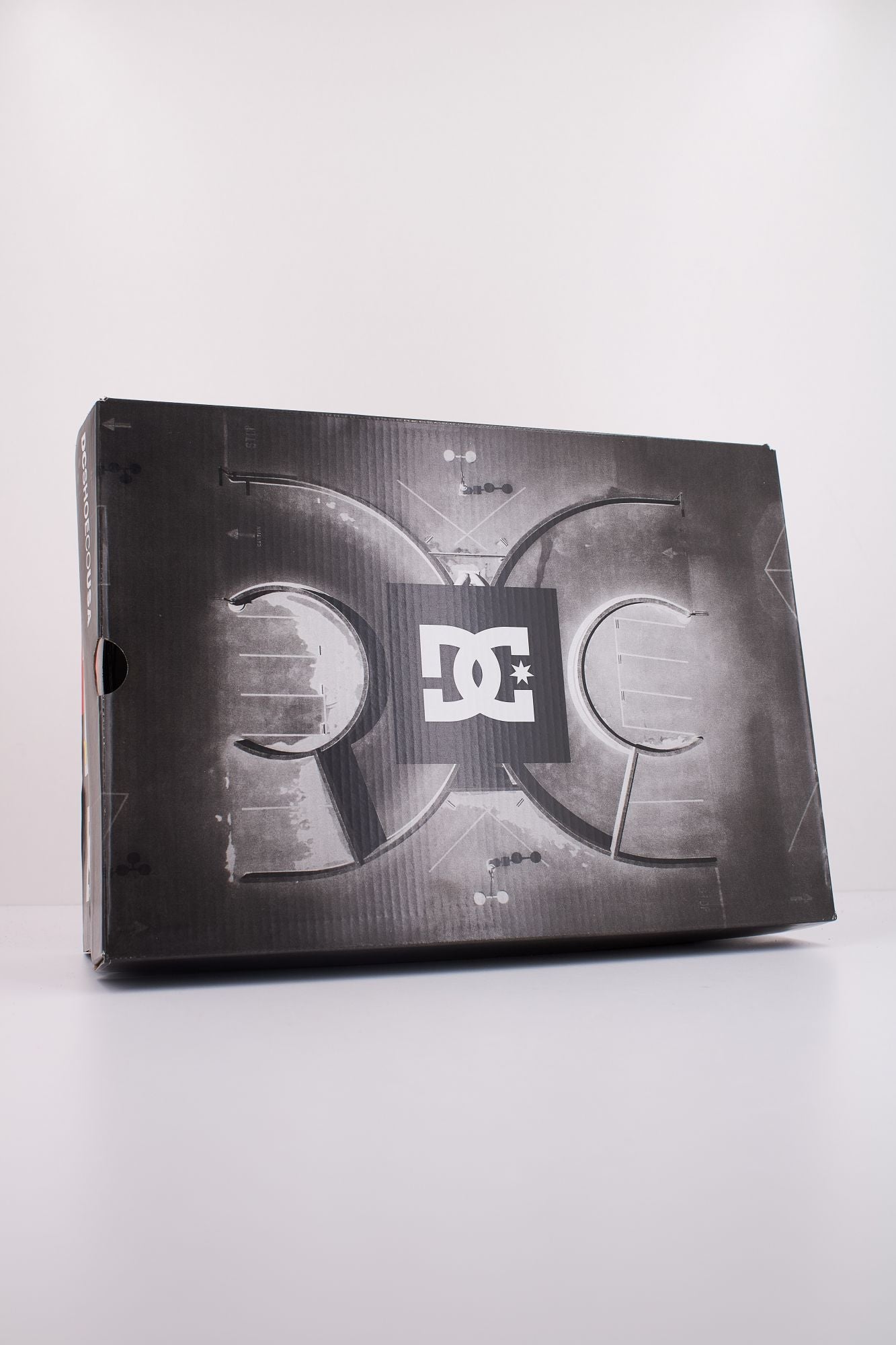 DC COURT GRAFFIK en color BLANCO (6)