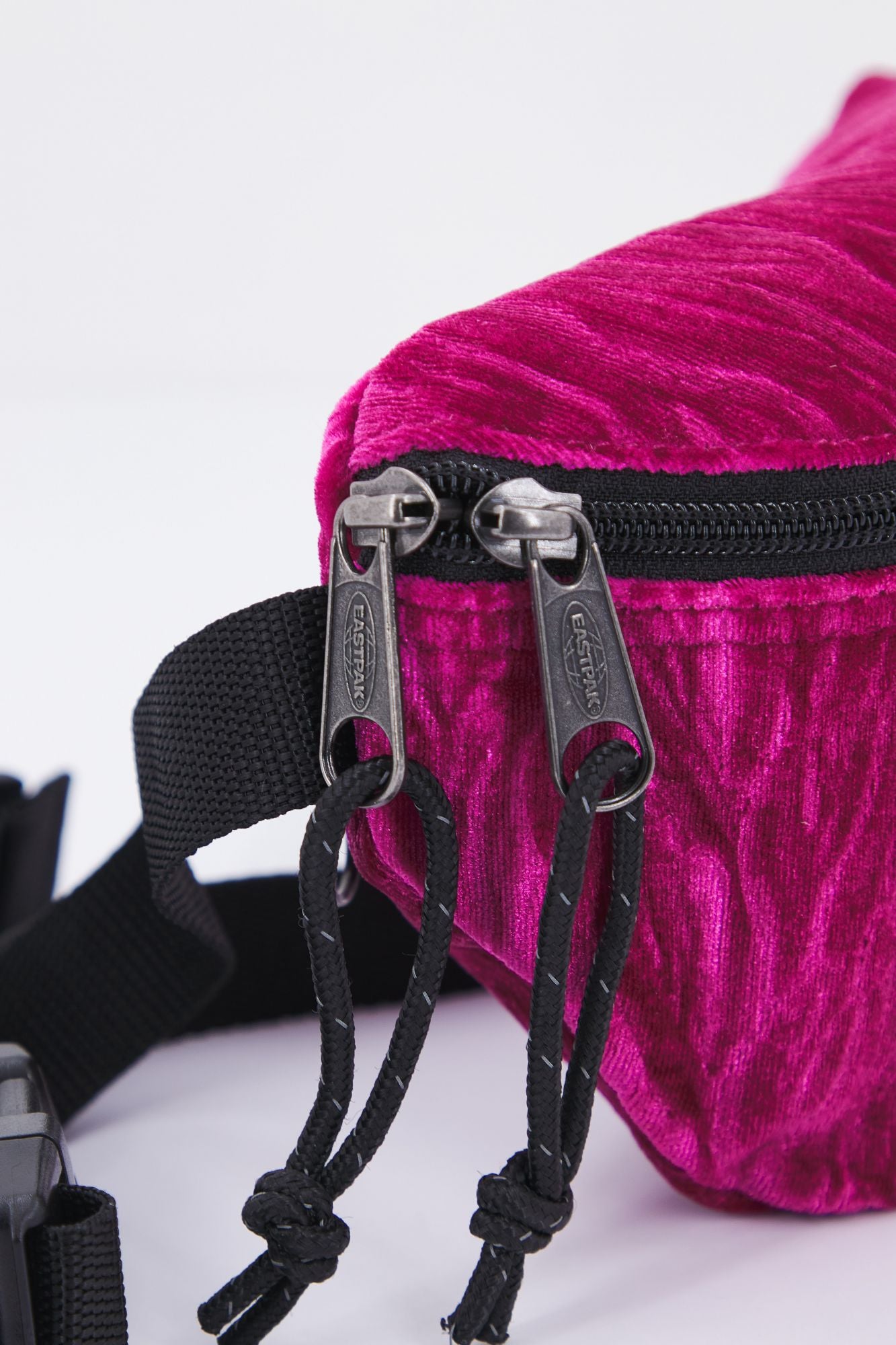 EASTPAK SPRINGER en color ROSA (4)