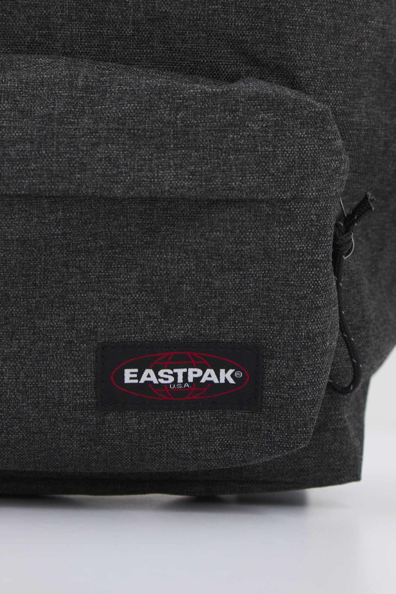 EASTPAK EK00004377H1 ORBIT en color GRIS (4)