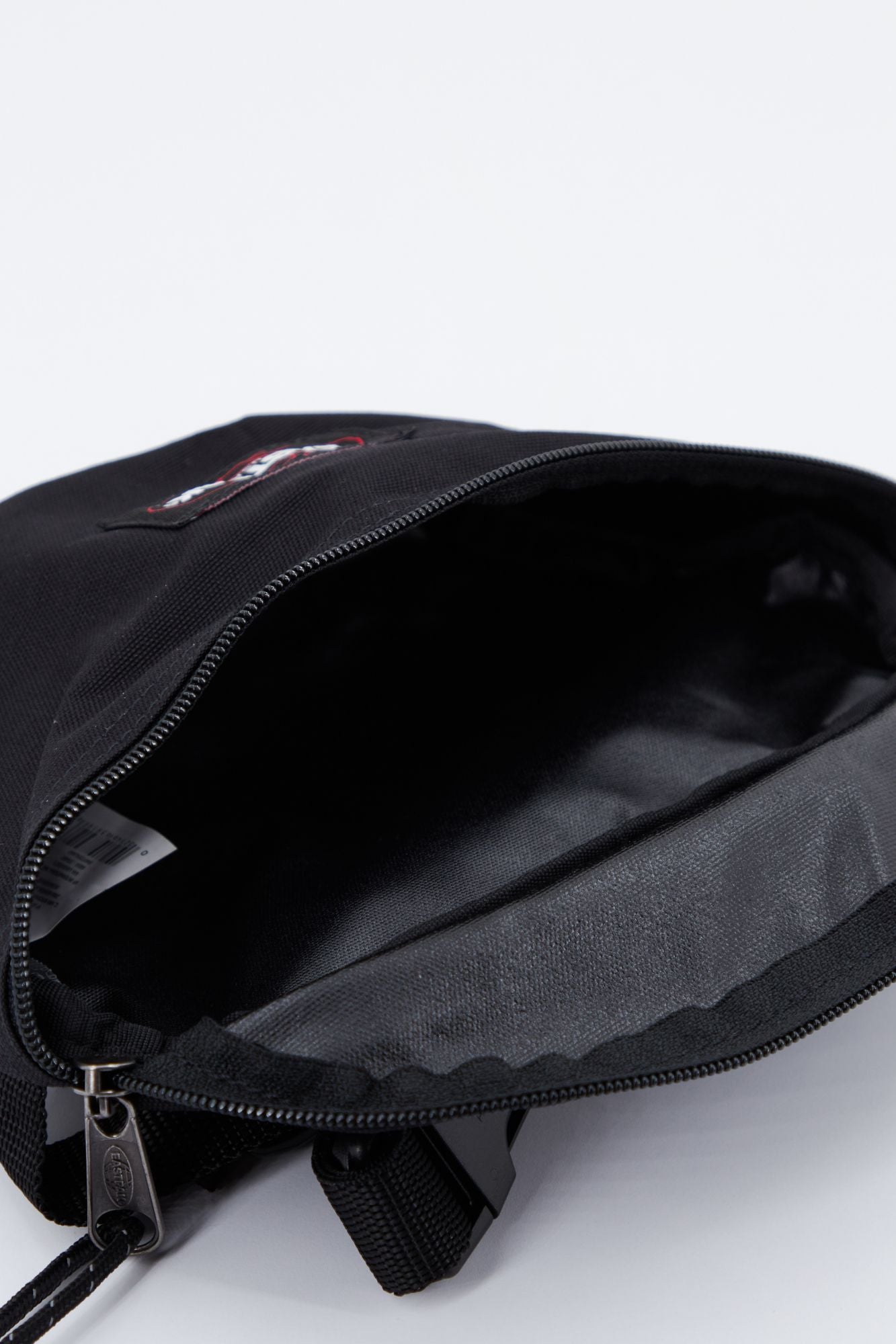 EASTPAK SPRINGER en color NEGRO (4)