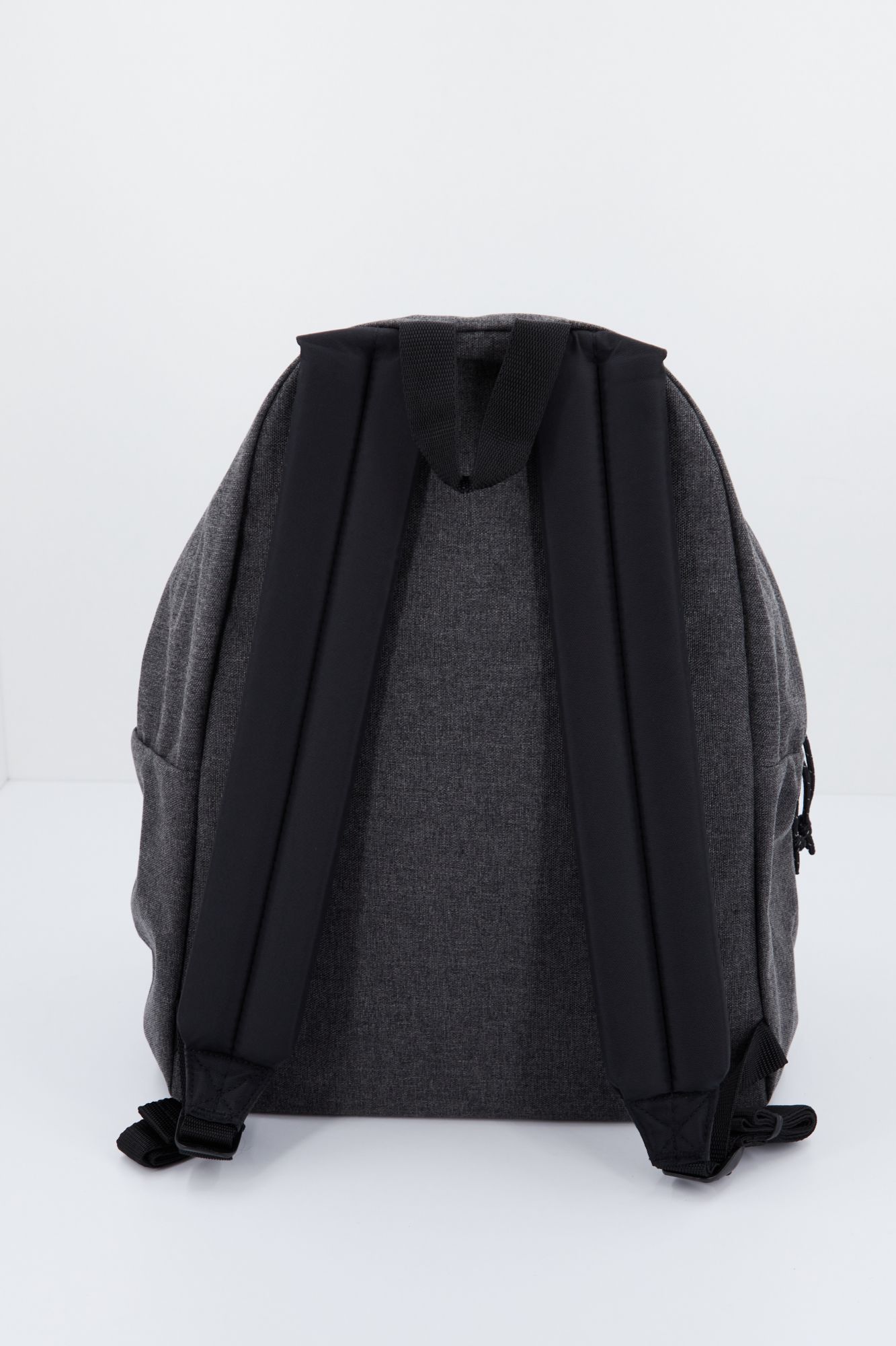 EASTPAK EK62077H en color NEGRO (4)