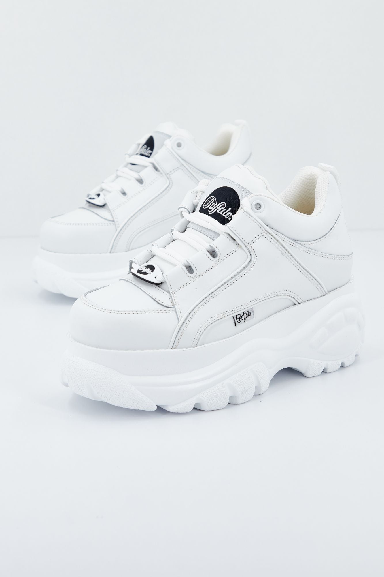 BUFFALO 1533230 1339 14 en color BLANCO (1)
