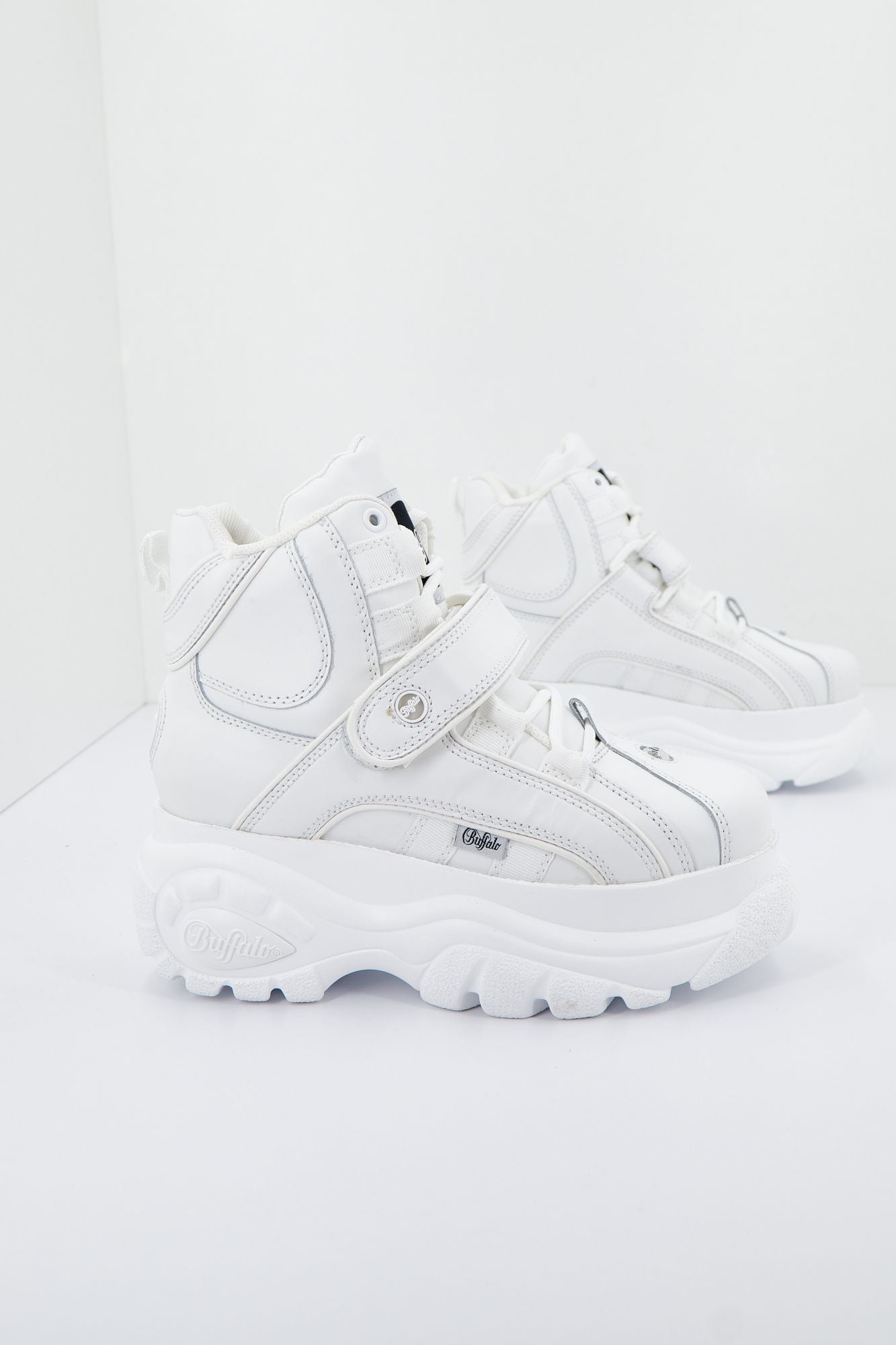 BUFFALO 1534107 1348 14 en color BLANCO (1)