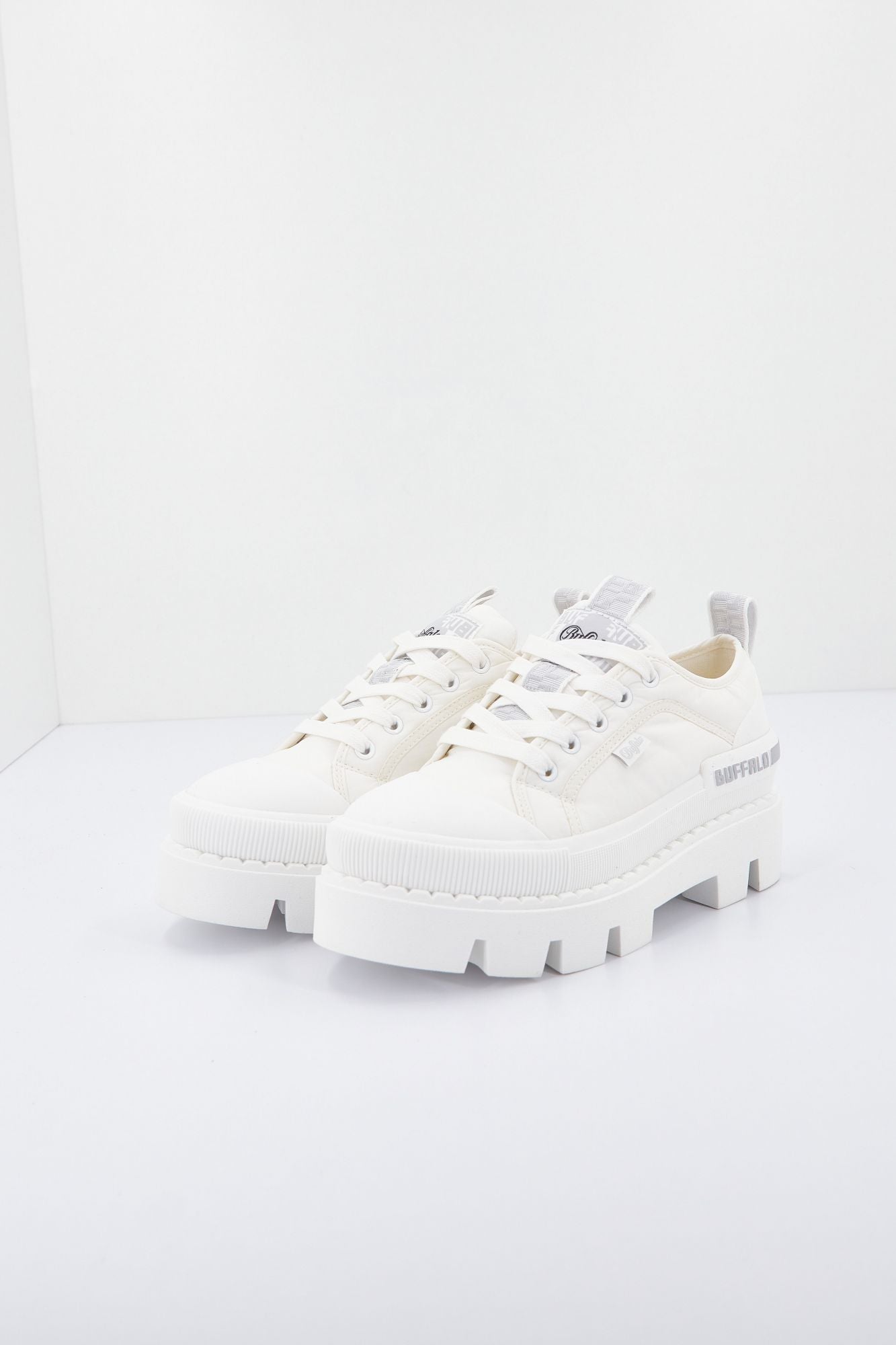 BUFFALO  RAVEN LO en color BLANCO (2)