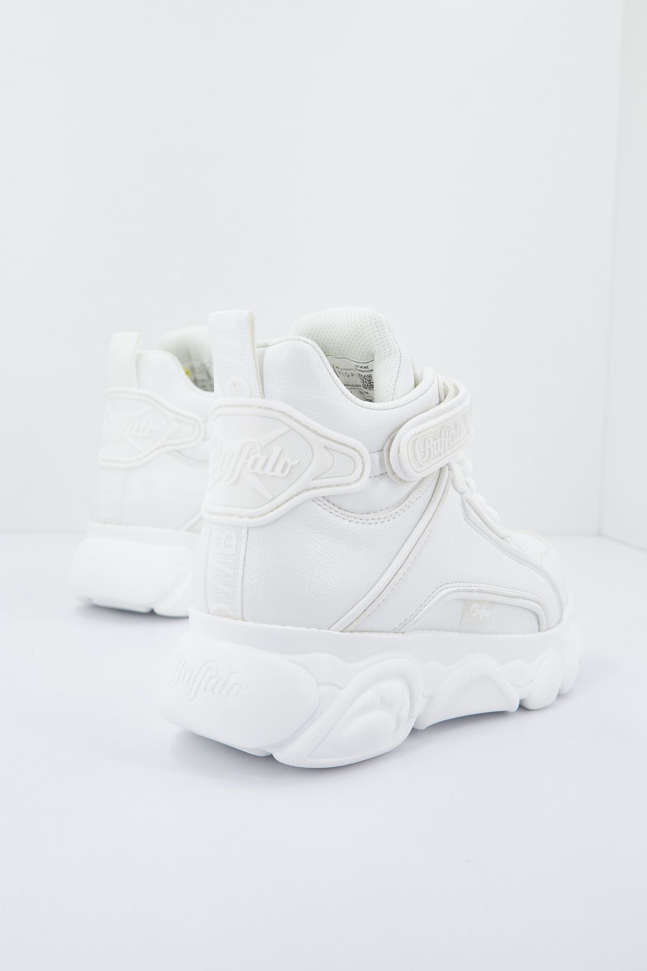 BUFFALO  CLD CORIN MID en color BLANCO (3)