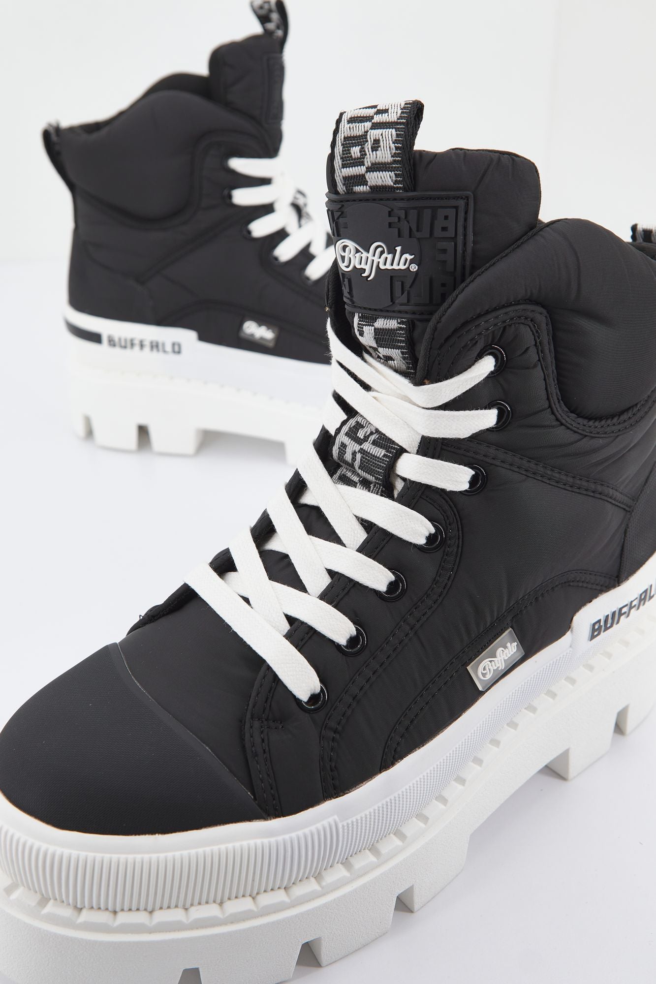 BUFFALO RAVEN LACEUP MID en color NEGRO (3)