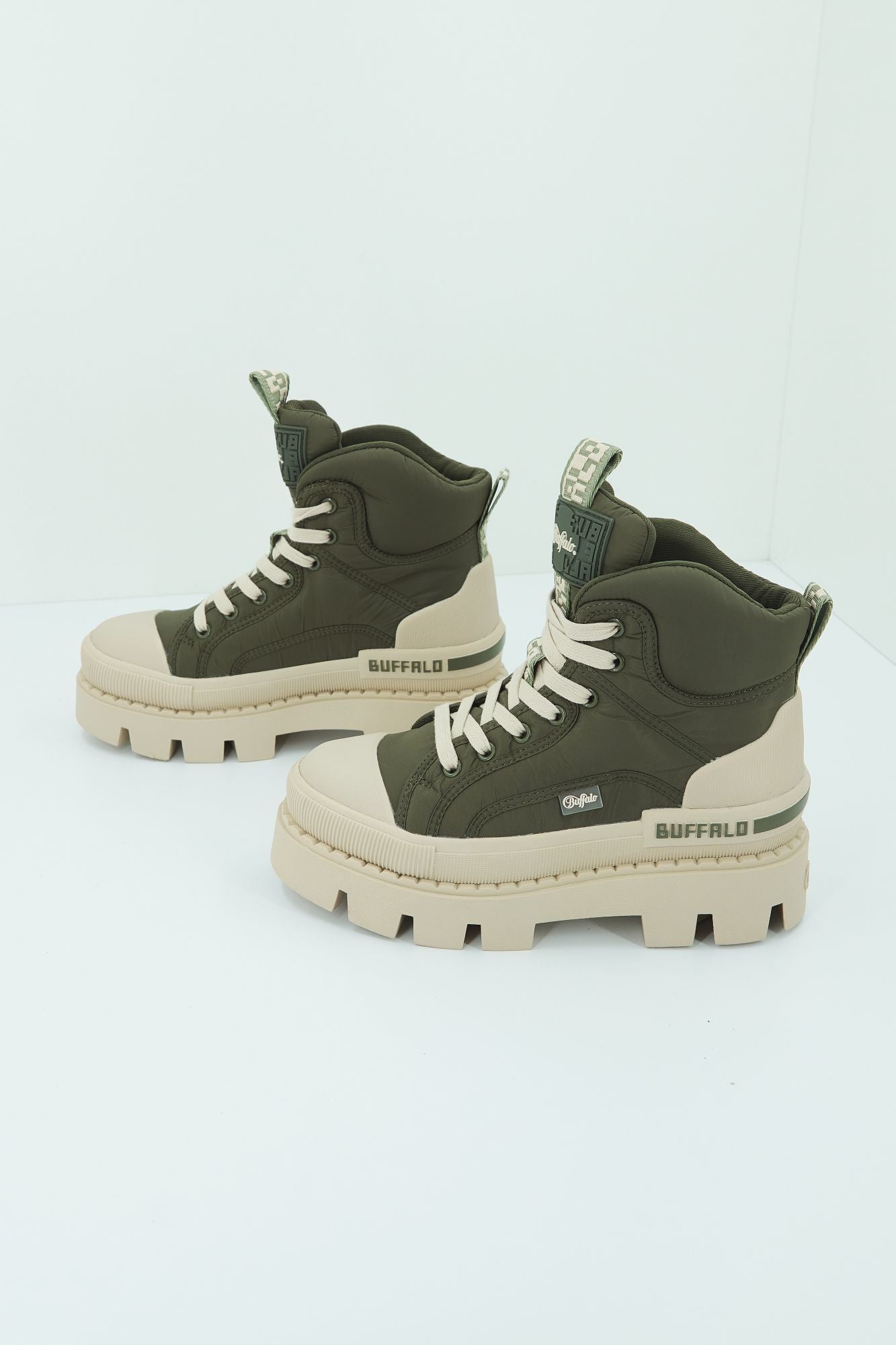 BUFFALO RAVEN LACEUP MID en color VERDE (1)