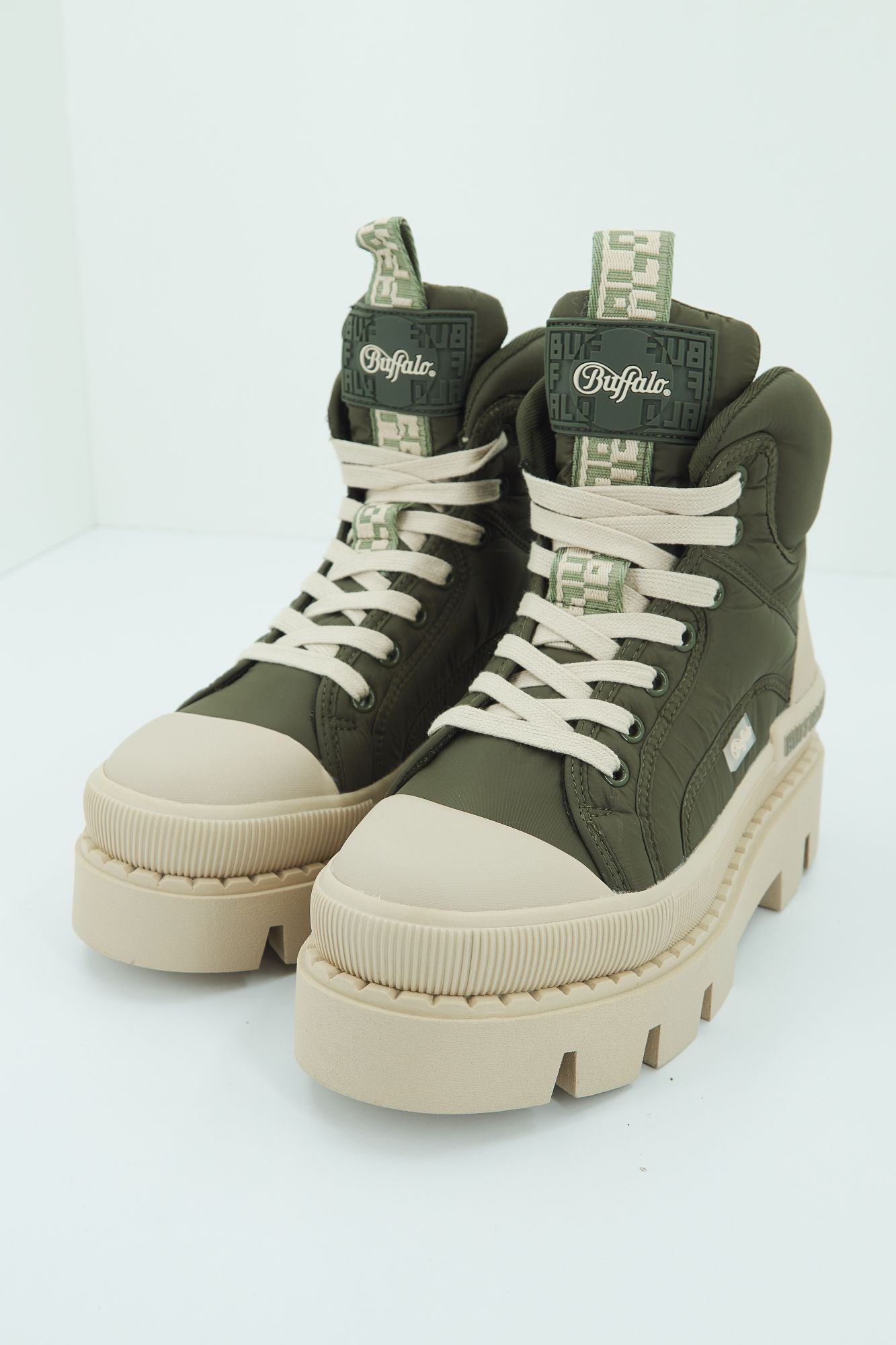 BUFFALO RAVEN LACEUP MID en color VERDE (2)