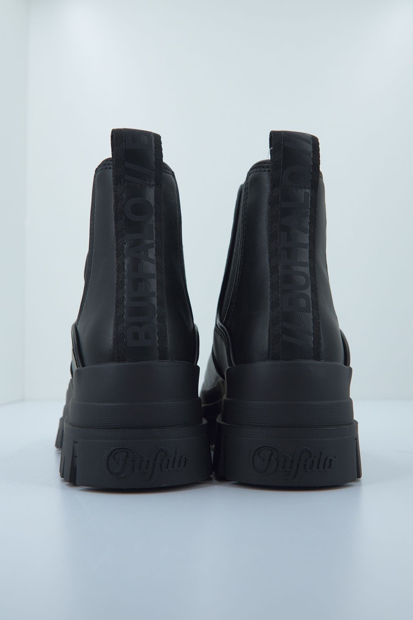 BUFFALO ASPHA CHELSEA en color NEGRO (4)