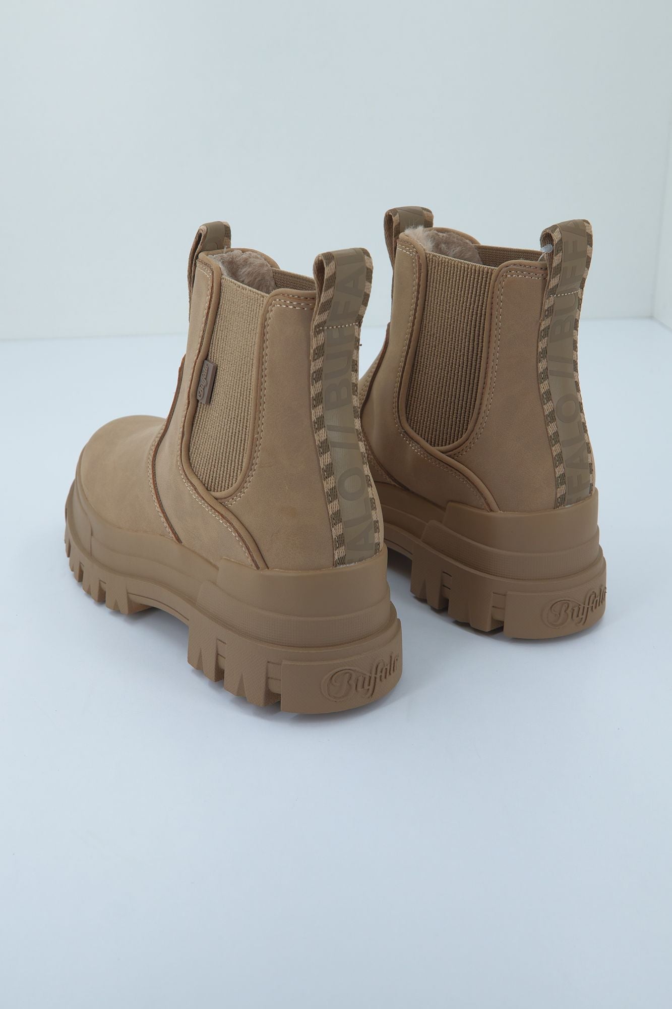 BUFFALO ASPHA CHELSEA en color MARRON (2)