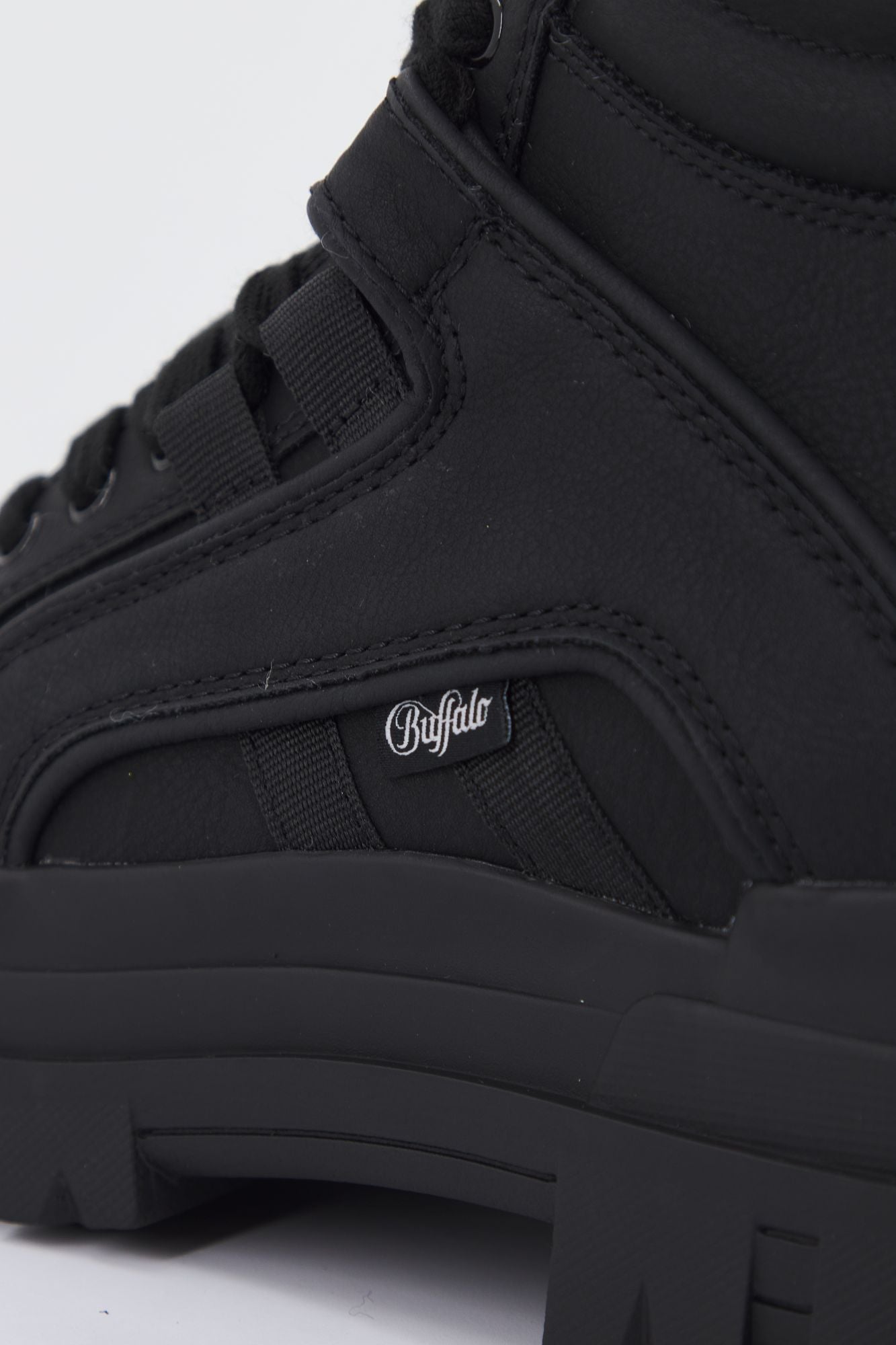 BUFFALO  ASPHA NC MID WARM en color NEGRO (3)