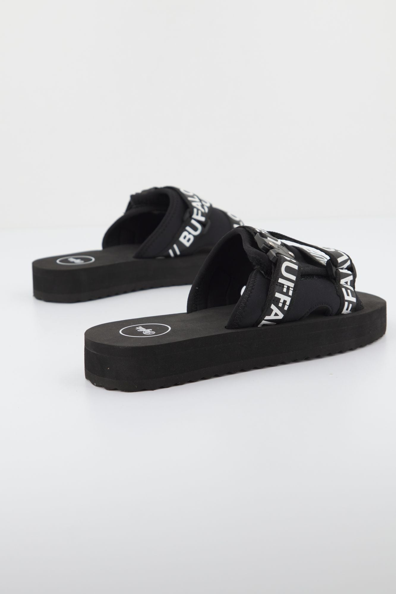 BUFFALO  RURI en color NEGRO (1)