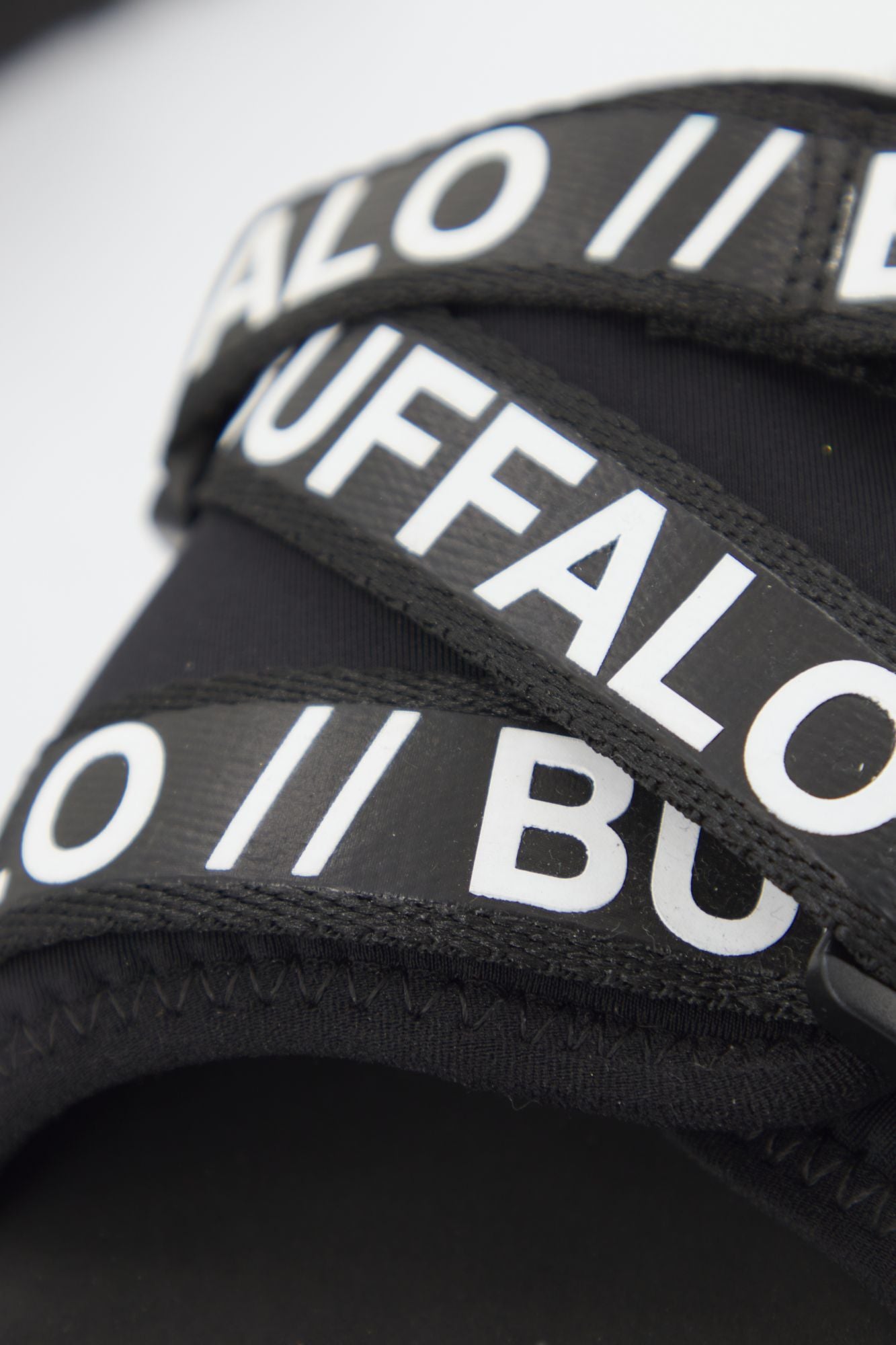 BUFFALO  RURI en color NEGRO (3)