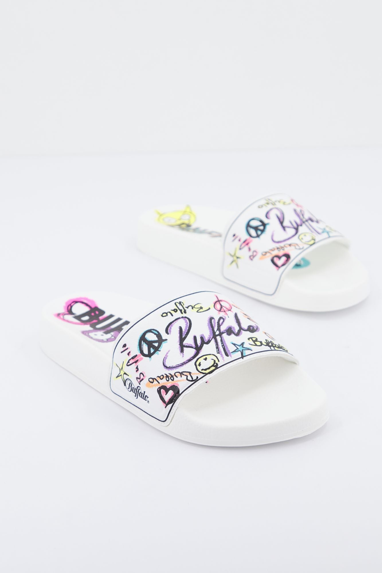 BUFFALO GRAFFITI en color BLANCO (2)