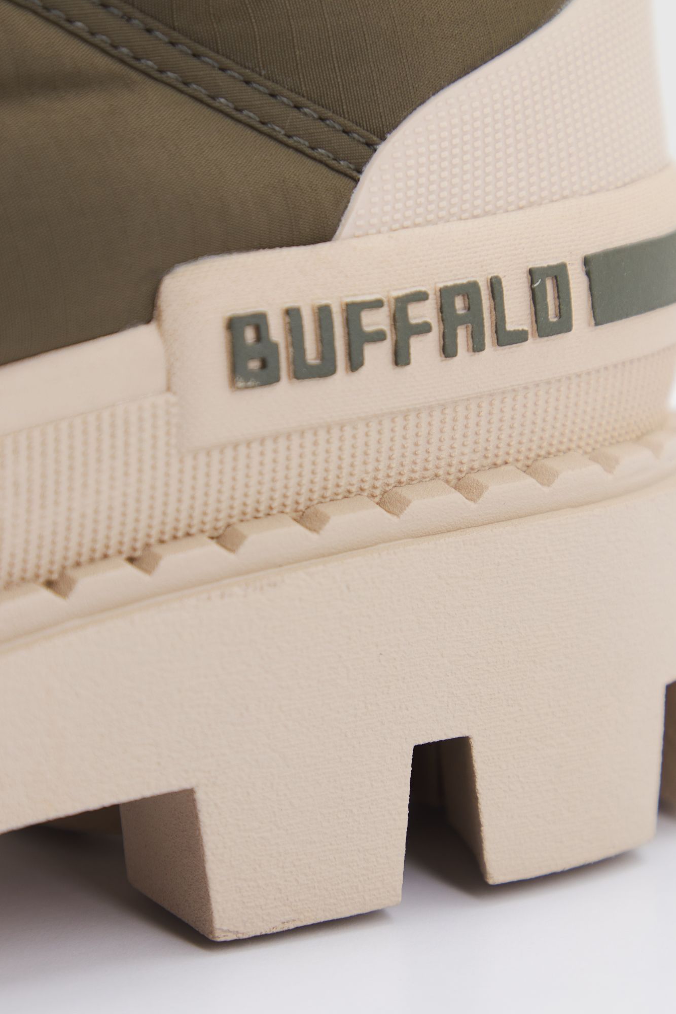 BUFFALO RAVEN LO en color VERDE (4)