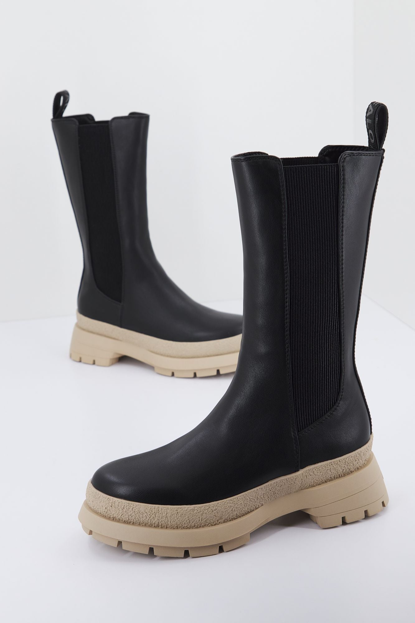 BUFFALO SVEJA en color NEGRO (1)