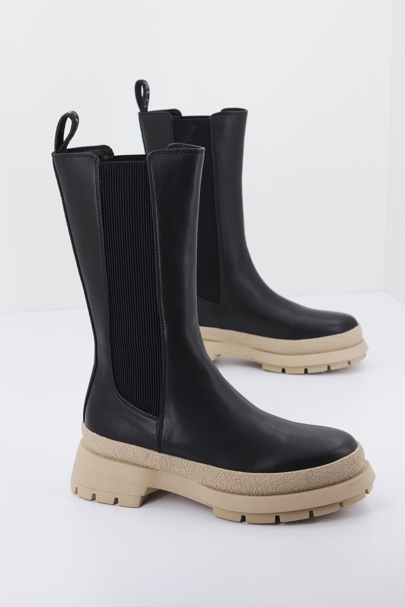 BUFFALO SVEJA en color NEGRO (2)