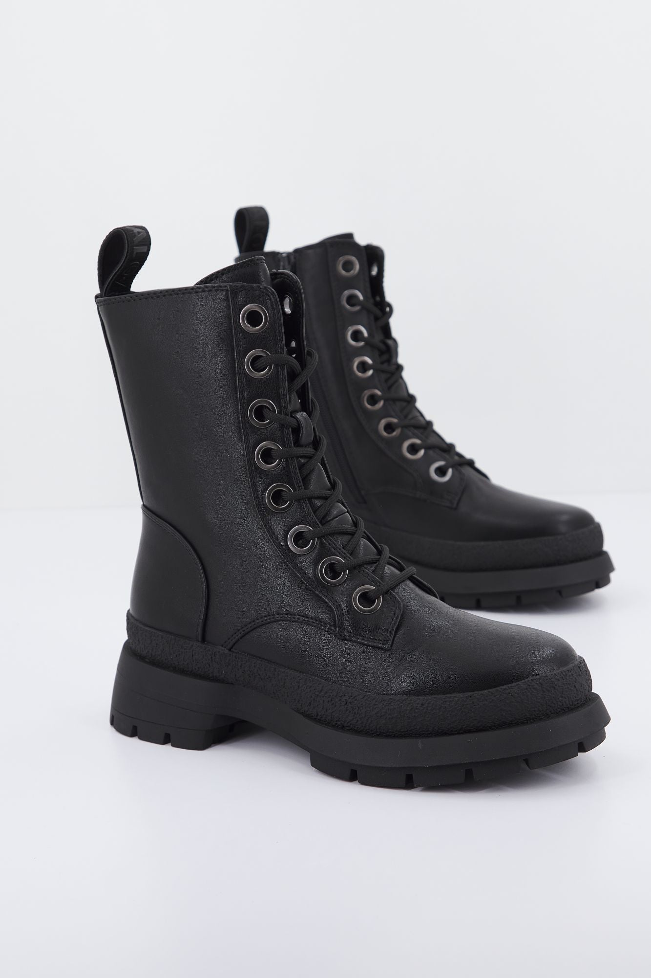 BUFFALO SCARLET en color NEGRO (2)