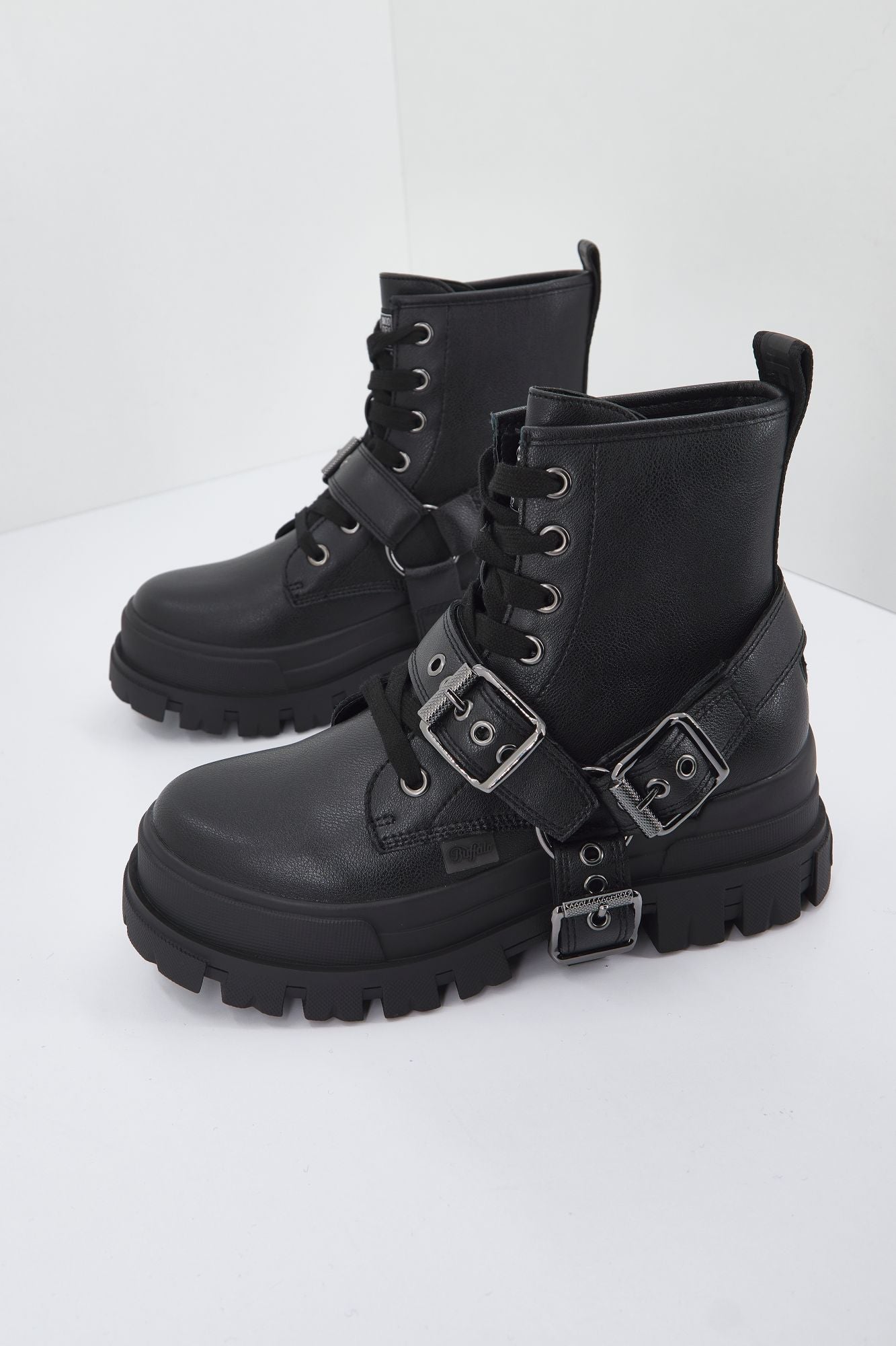 BUFFALO  ASPHA BIKER en color NEGRO (1)
