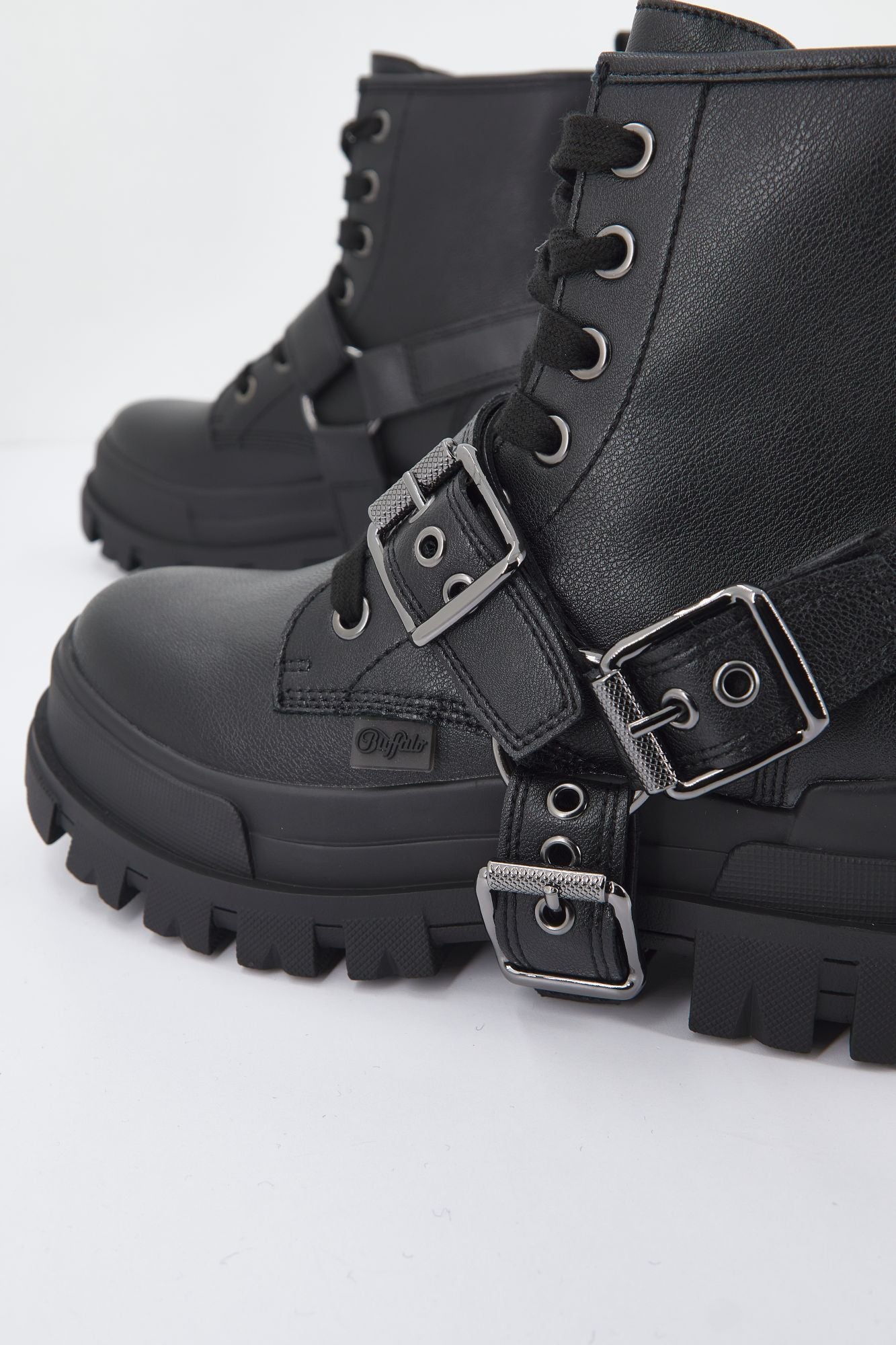 BUFFALO  ASPHA BIKER en color NEGRO (2)