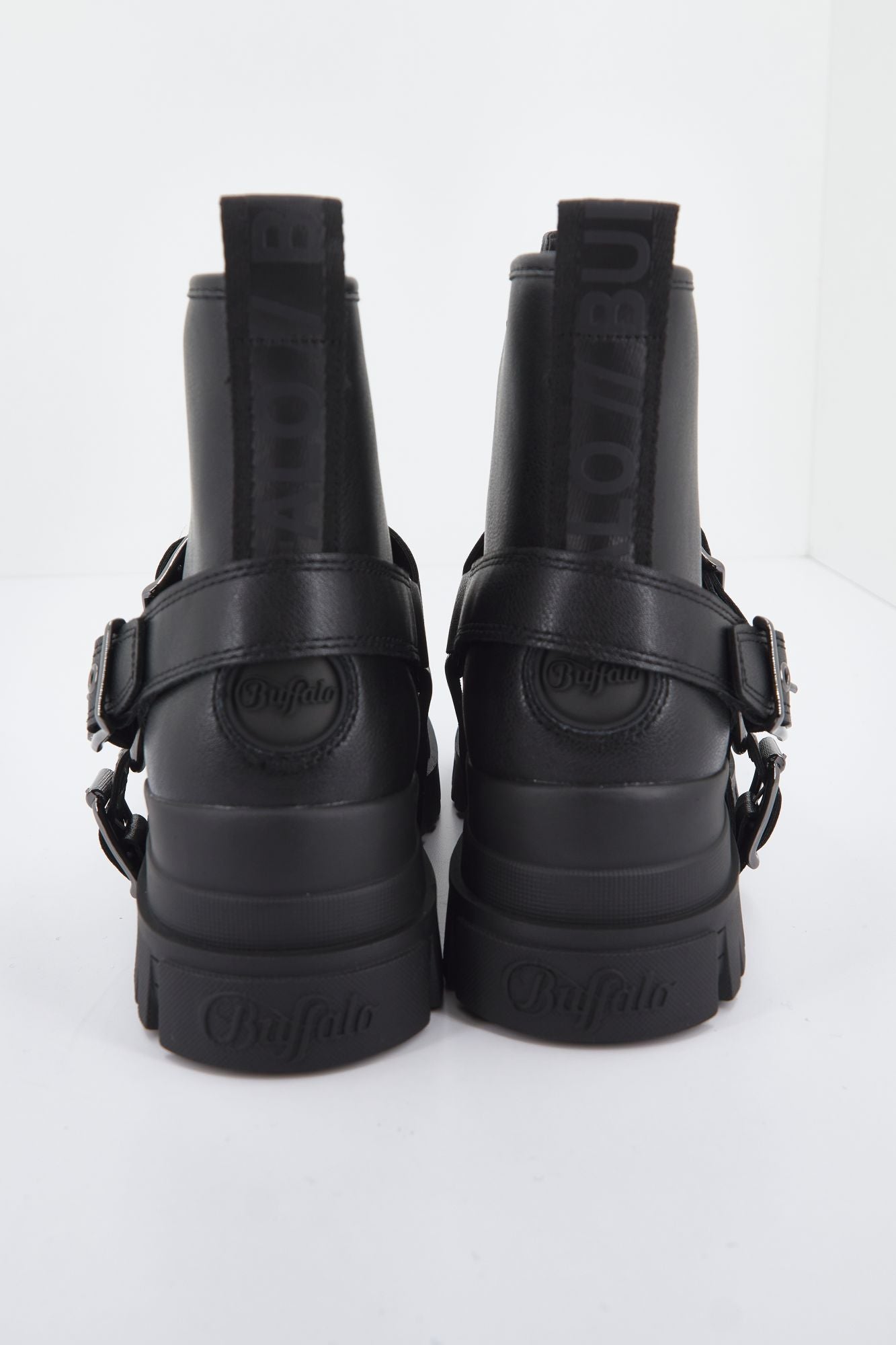 BUFFALO  ASPHA BIKER en color NEGRO (4)