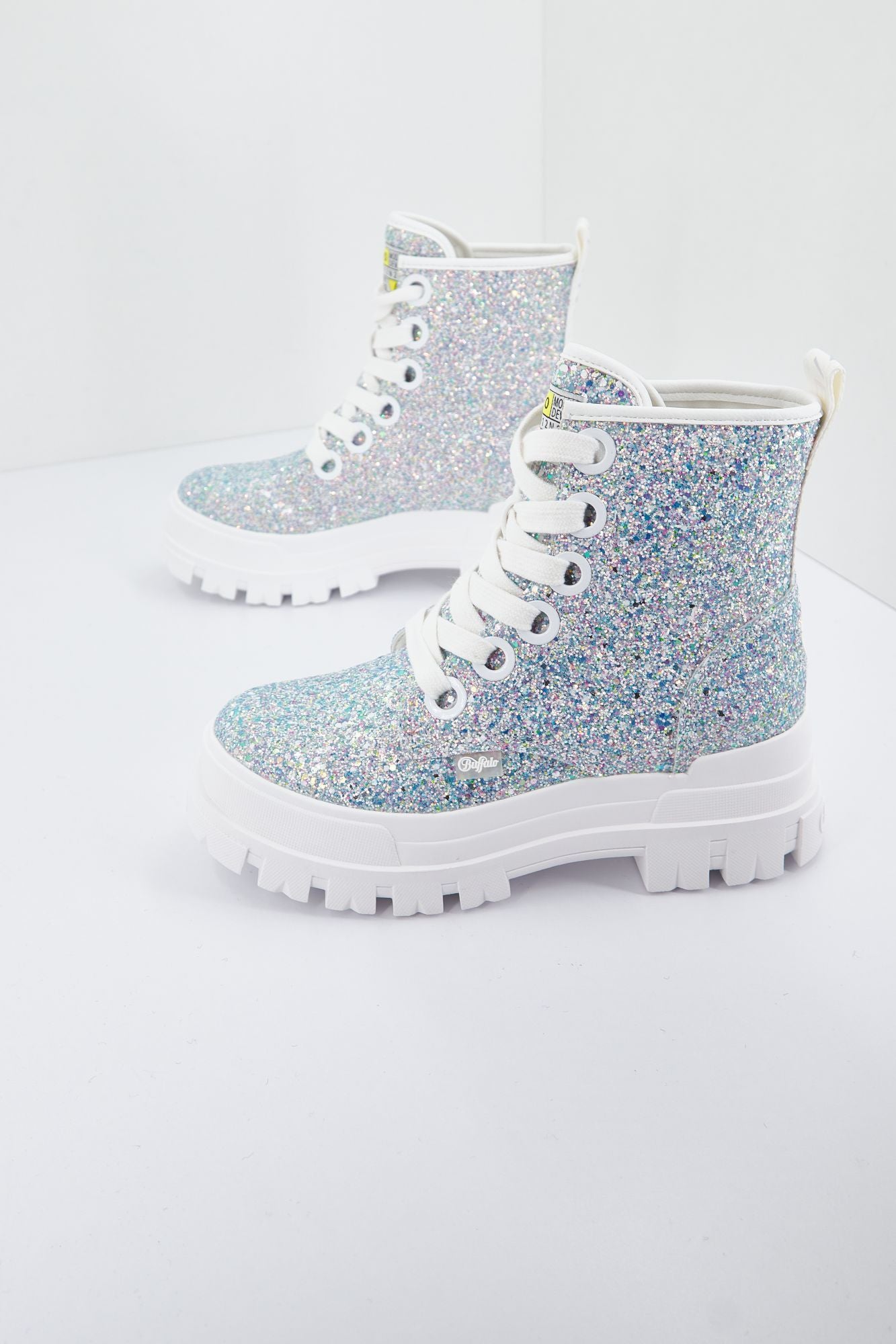 BUFFALO ASPHA LACE UP HI en color PLATA (1)