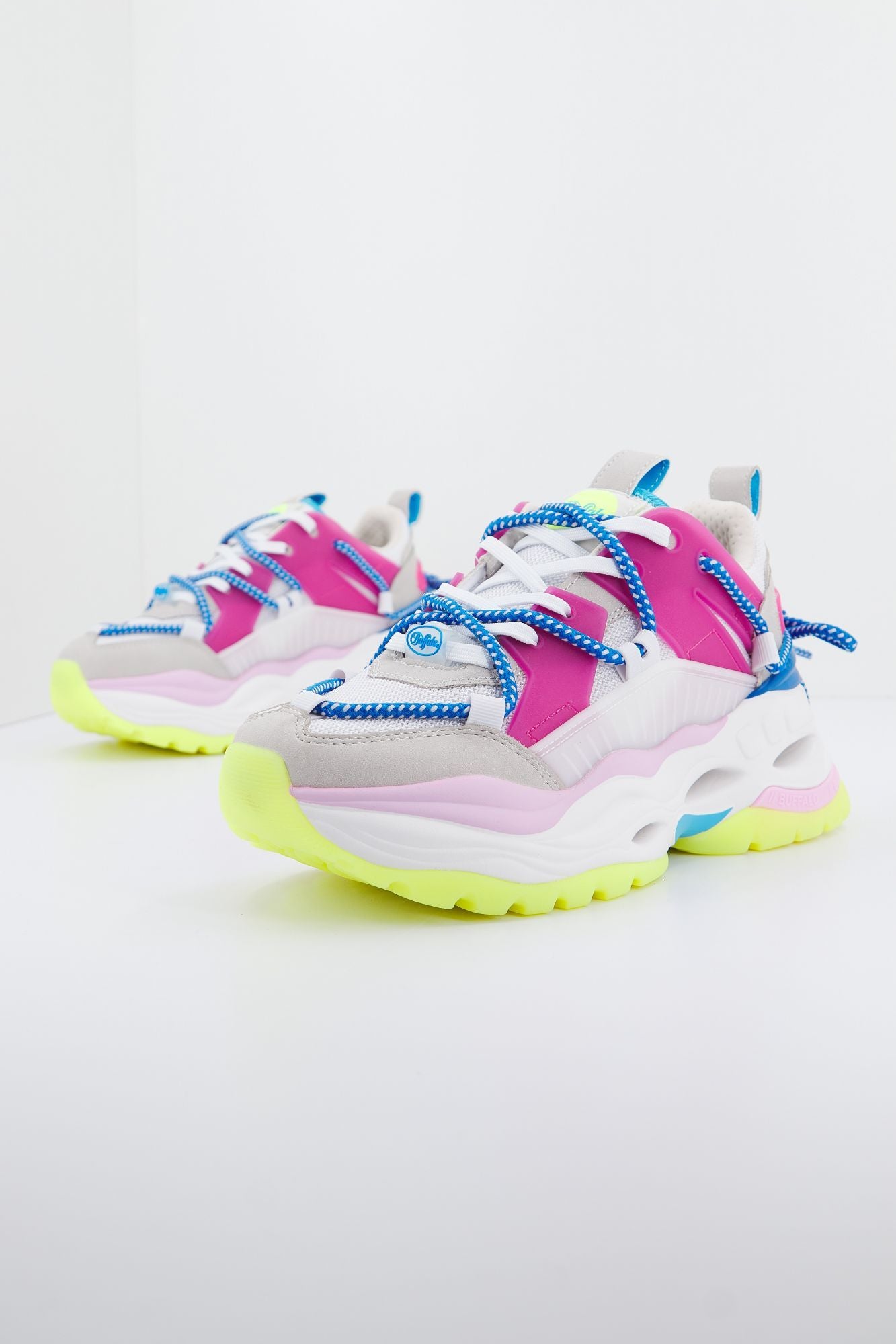 BUFFALO  TRIPLET LACE en color GRIS (1)