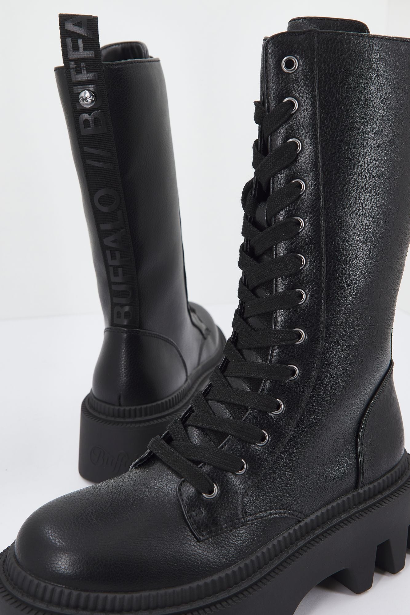 BUFFALO FLORA LACEUP HI en color NEGRO (4)