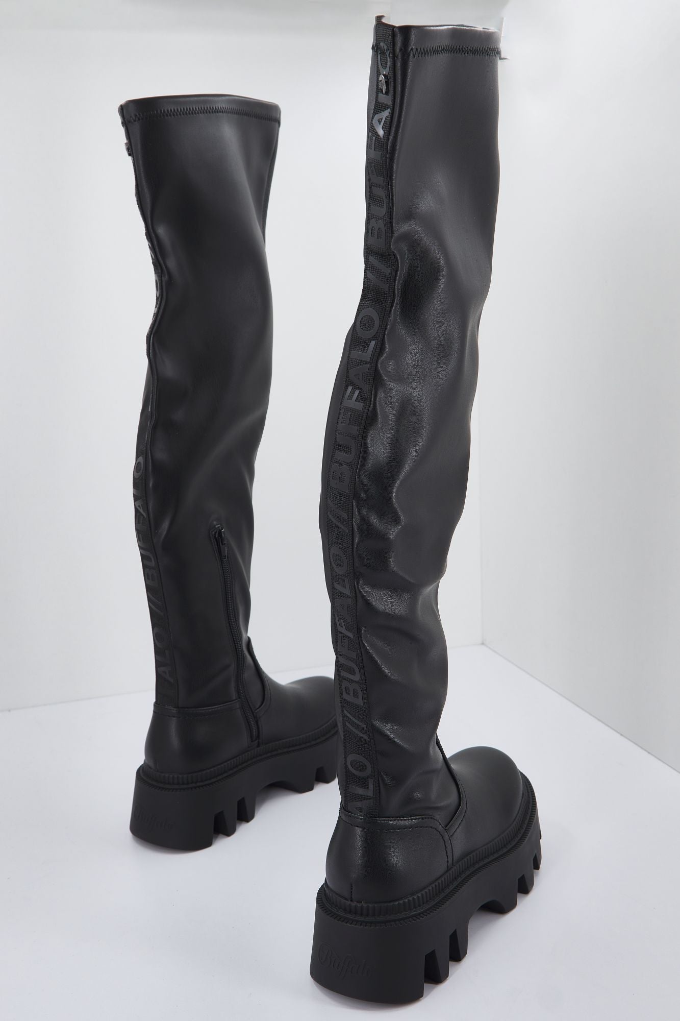 BUFFALO FLORA OVERKNEE en color NEGRO (3)