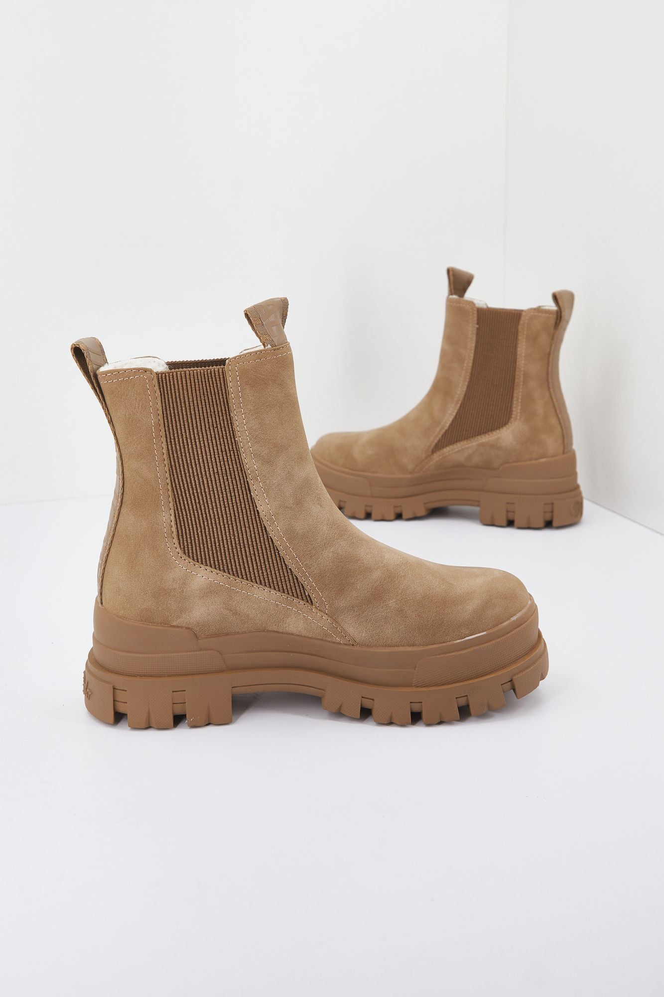 BUFFALO ASPHA CHELSEA MID en color MARRON CLARO (2)