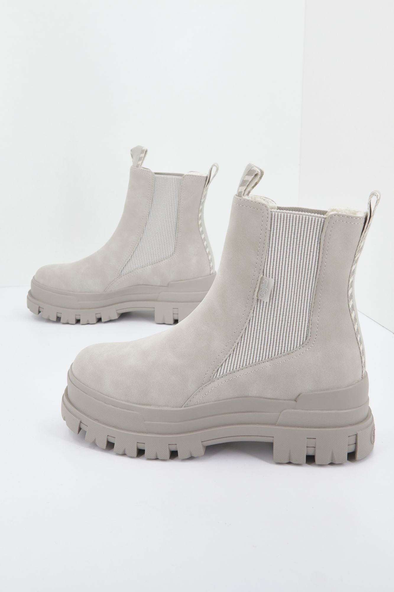 BUFFALO  ASPHA CHELSEA MID en color GRIS (1)