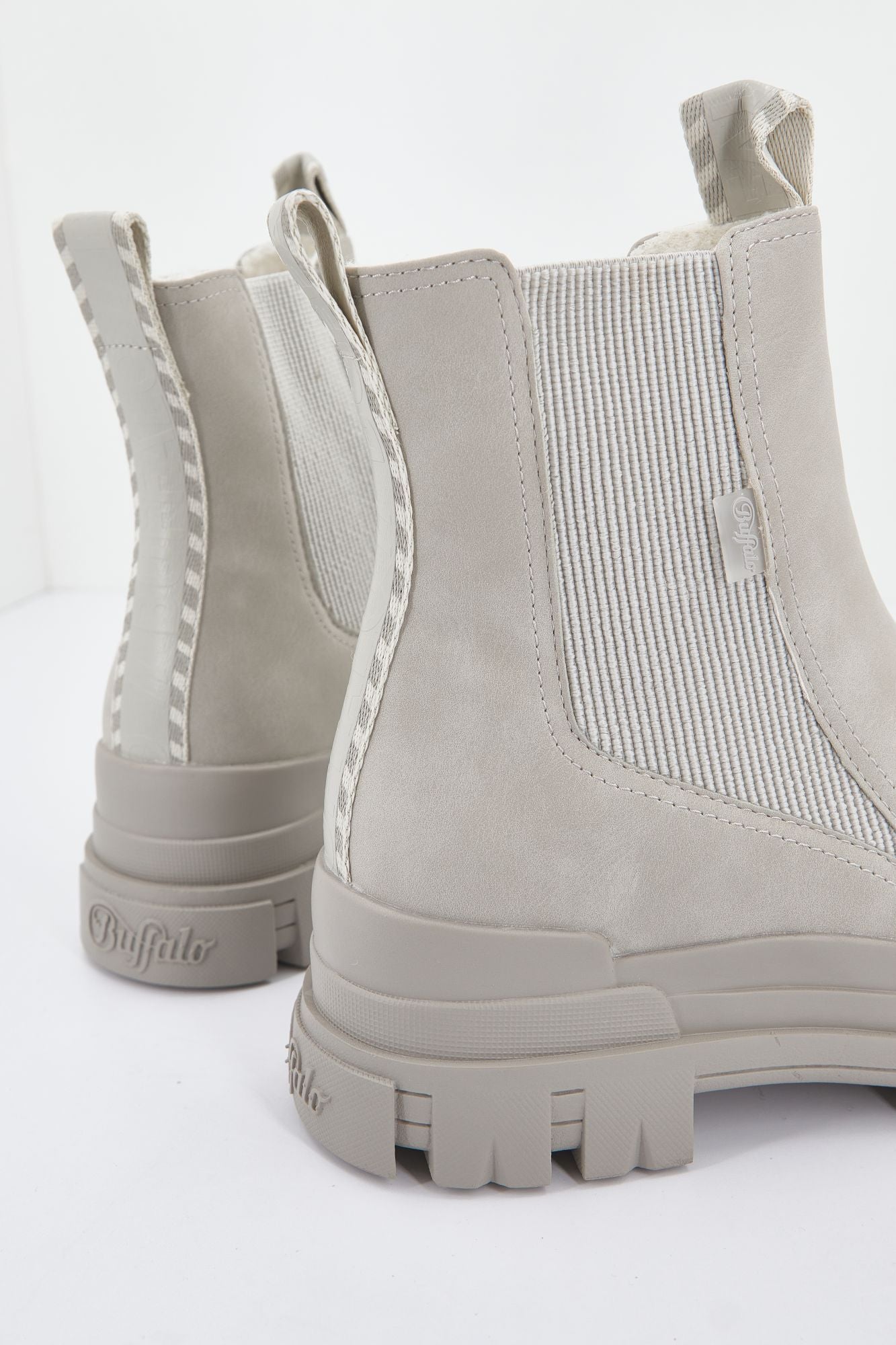 BUFFALO  ASPHA CHELSEA MID en color GRIS (4)