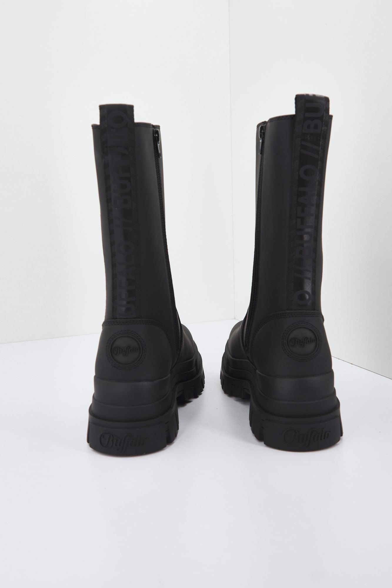 BUFFALO ASPHA CLF RAIN CHELSEA HI en color NEGRO (4)