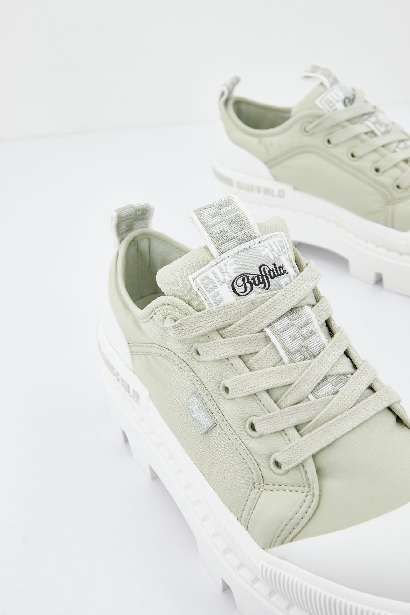 BUFFALO RAVEN LO en color VERDE (3)