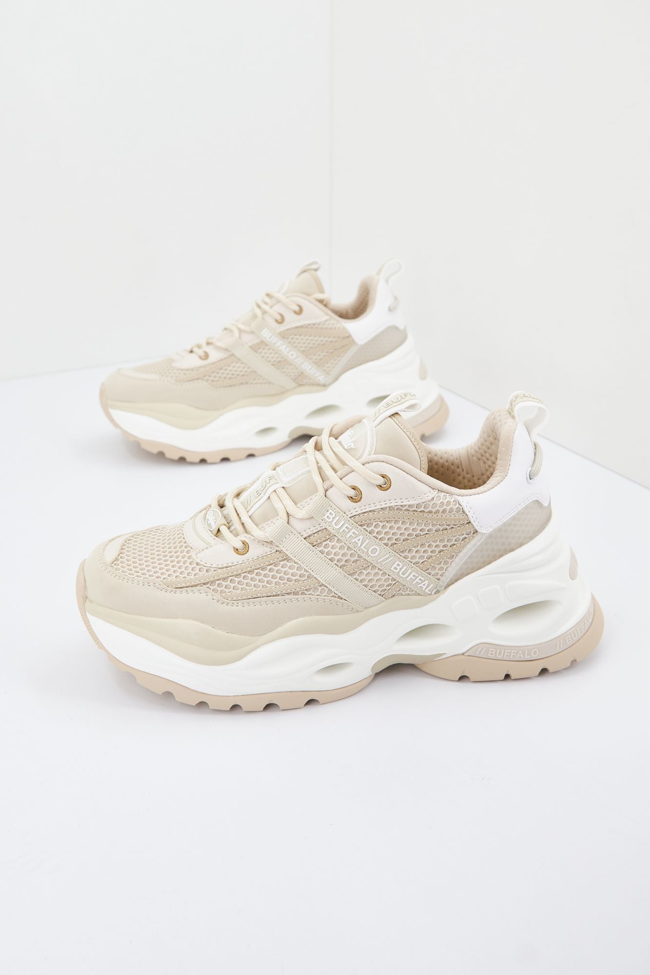 BUFFALO TRIPLET NRG en color BEIS (1)