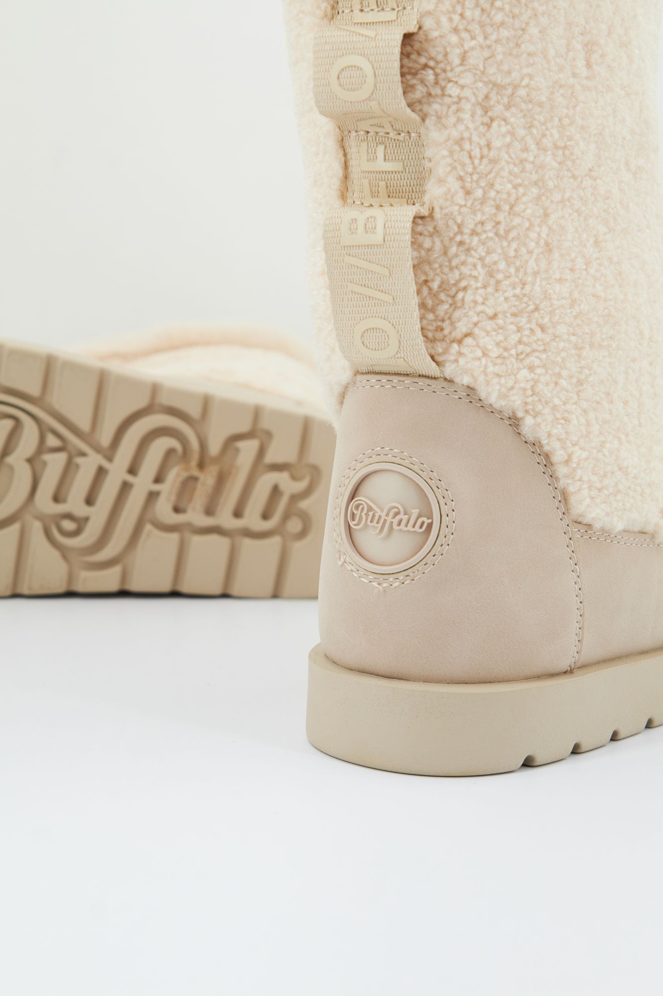 BUFFALO  EVE PULL ON en color BEIS (4)