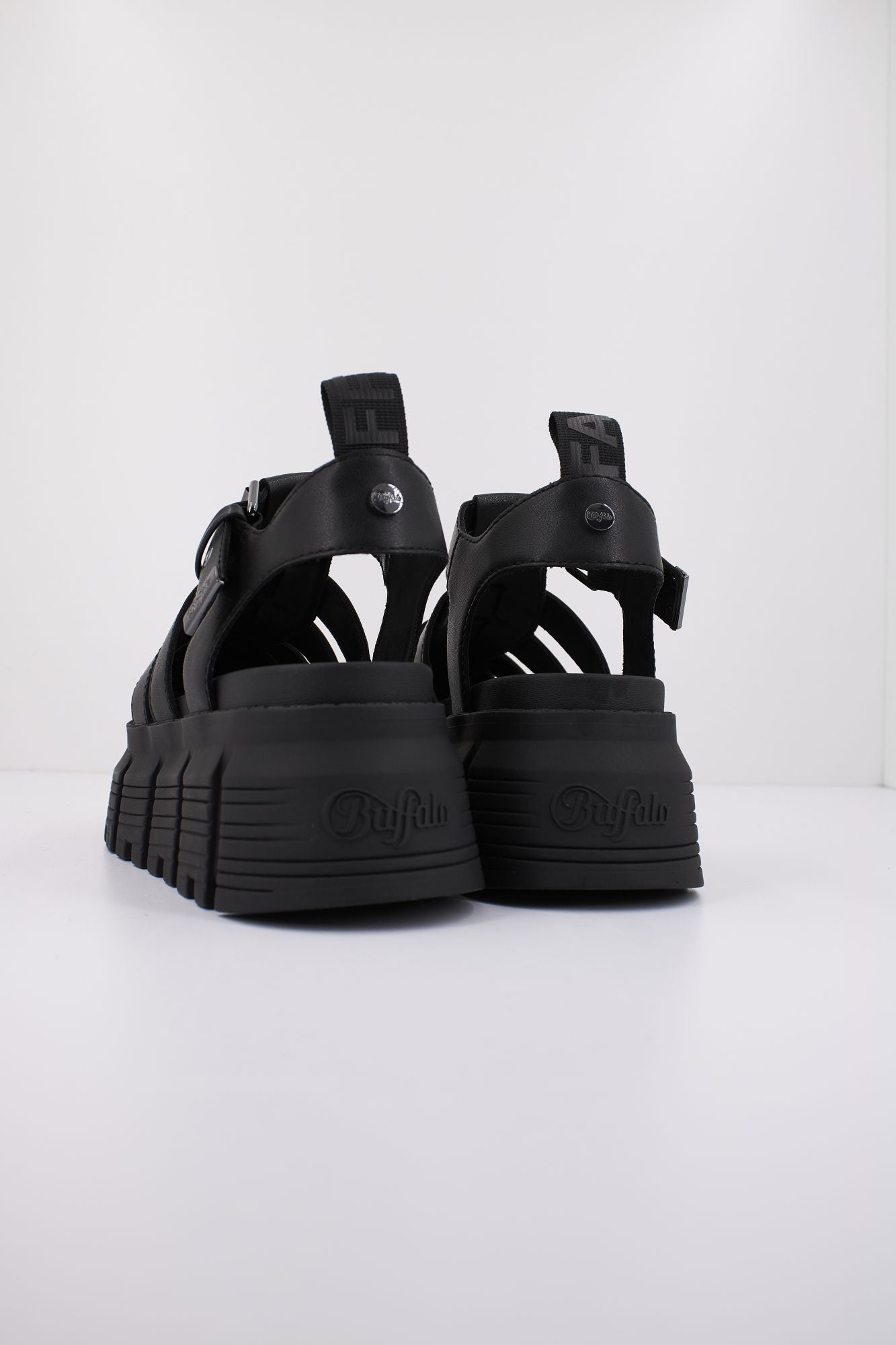 BUFFALO AVA FISHER en color NEGRO (3)