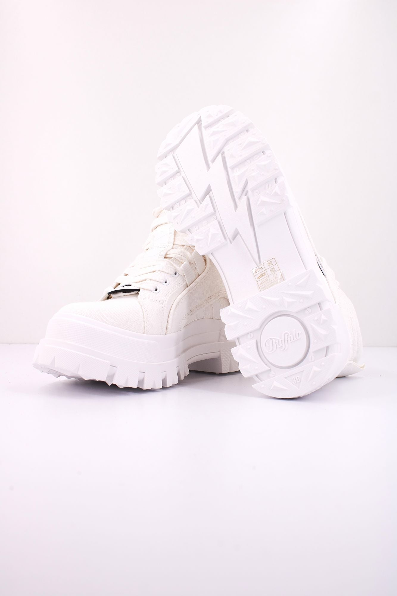 BUFFALO ASPHA NC MID en color BLANCO (4)