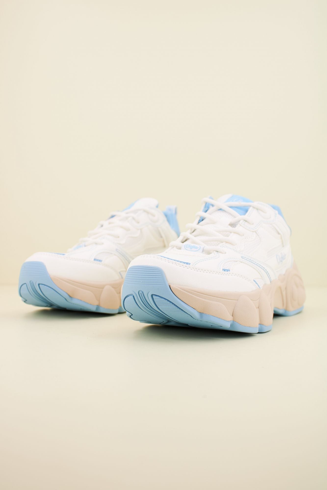 BUFFALO CLD RUN RT en color BLANCO (2)