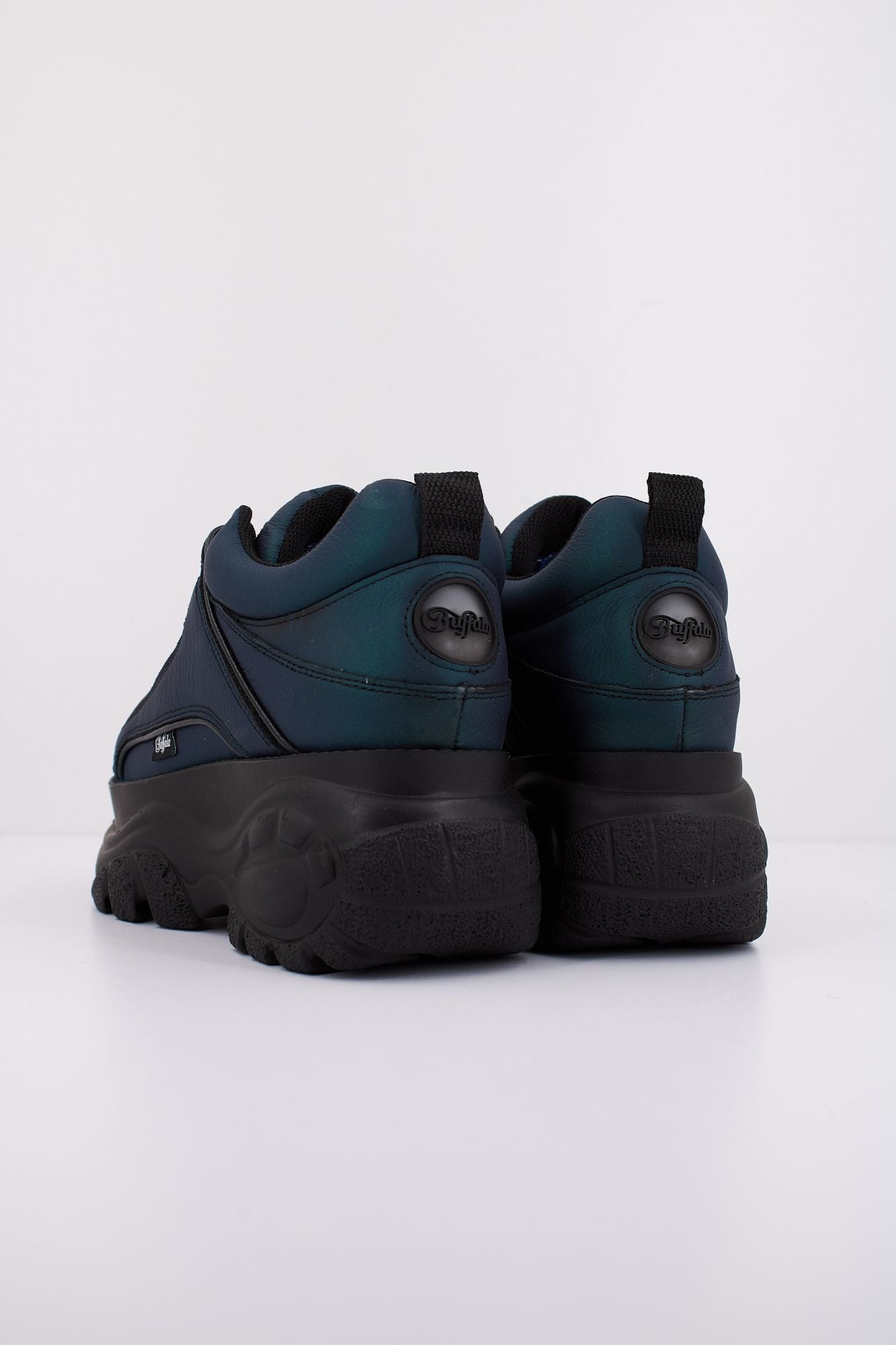 BUFFALO CALAF LEATHER en color VERDE (4)