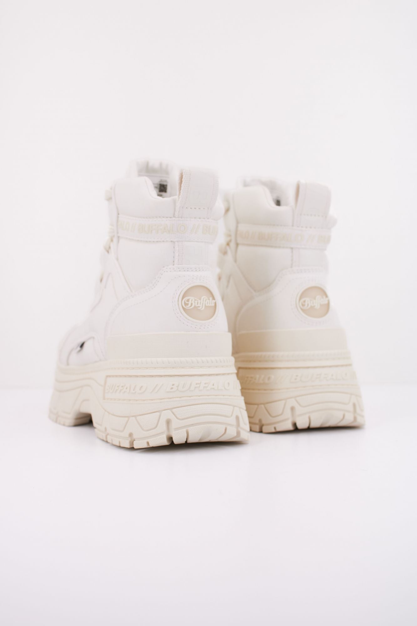 BUFFALO FUSION HYB MID en color BLANCO (4)