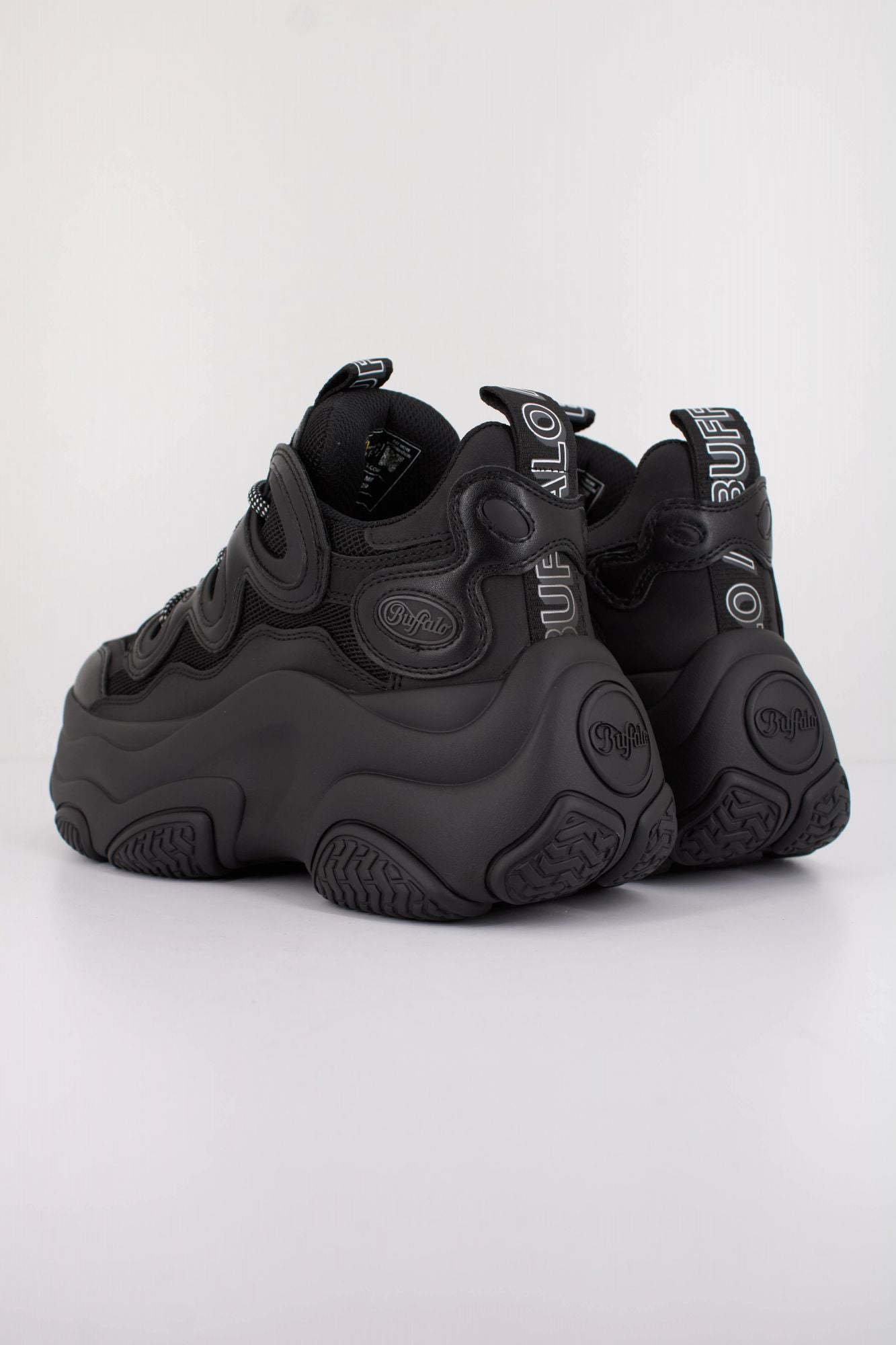 BUFFALO PROWLER ONE VEGA en color NEGRO (3)