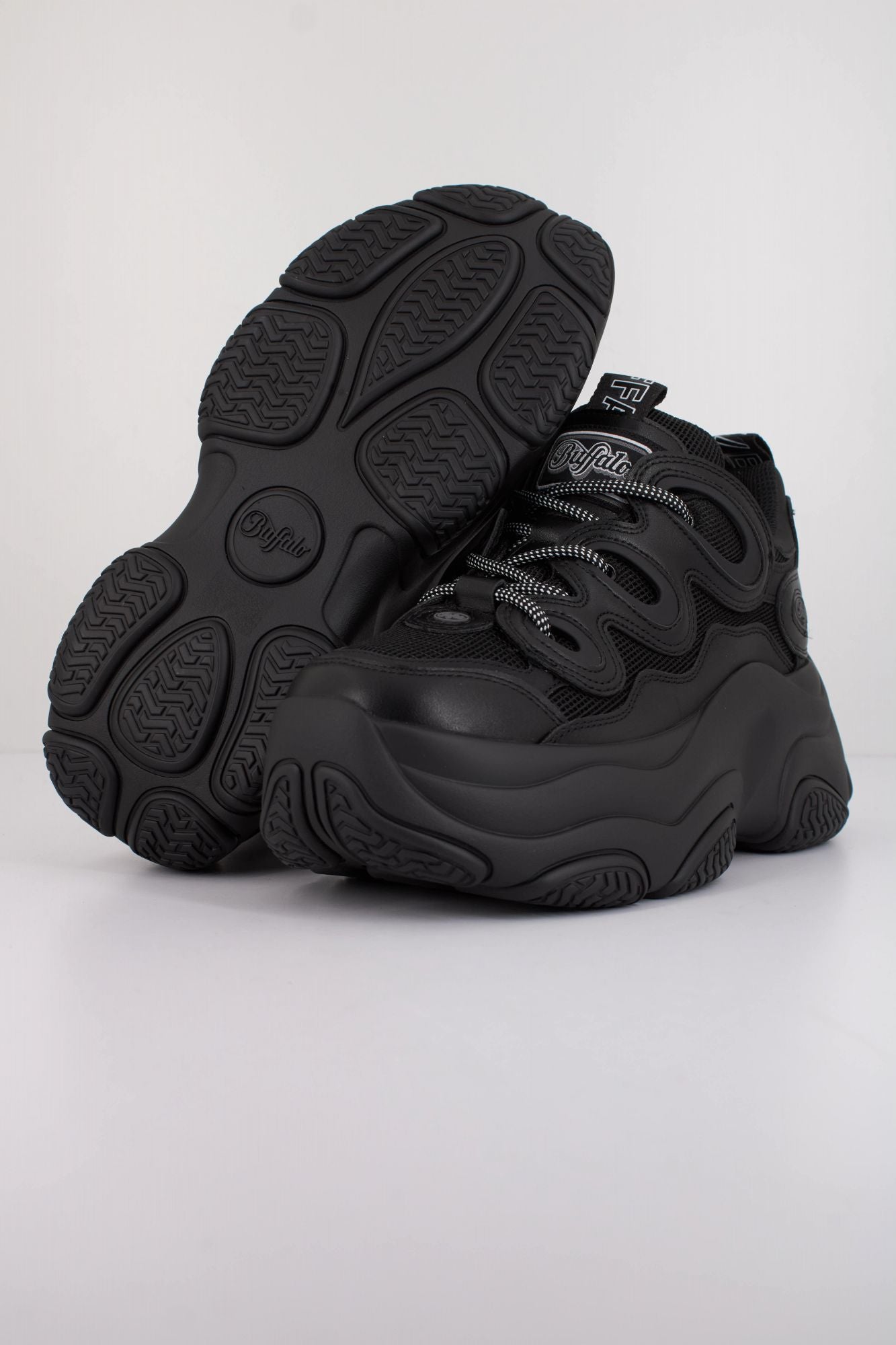BUFFALO PROWLER ONE VEGA en color NEGRO (4)