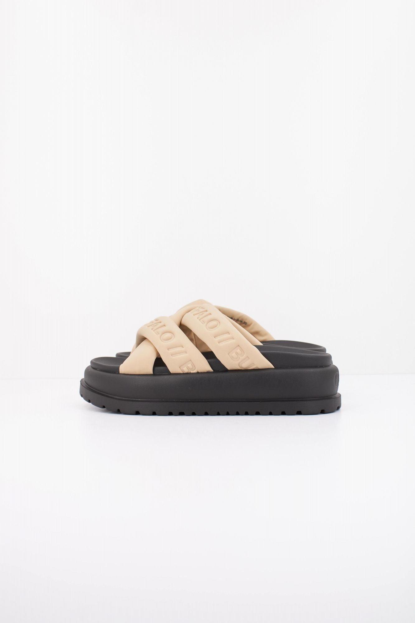 BUFFALO  RAYA ARI STUD VEGAN  en color NUDE (1)