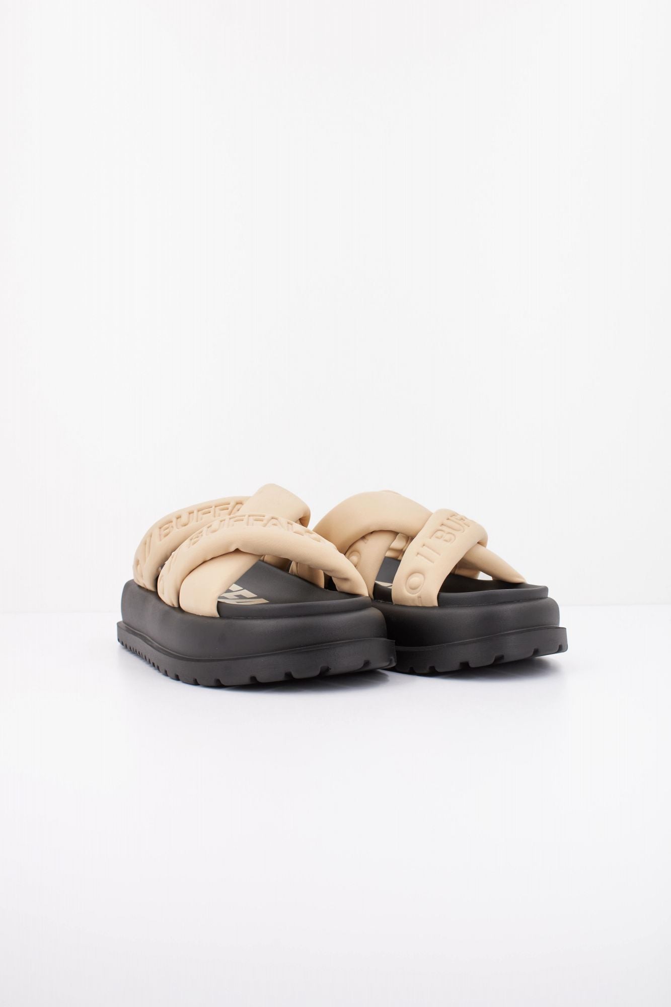 BUFFALO  RAYA ARI STUD VEGAN  en color NUDE (2)