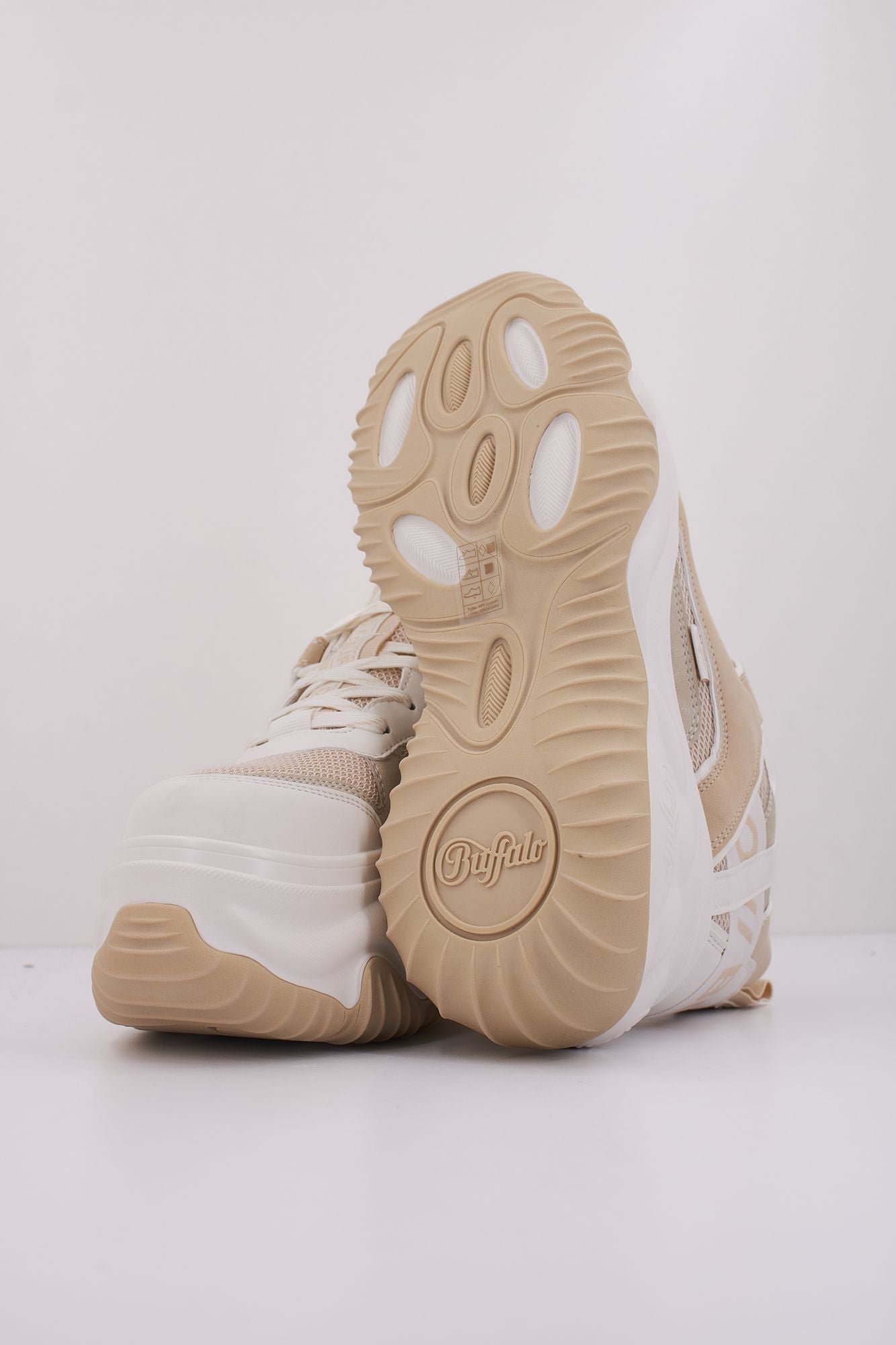BUFFALO  BLADER MATCHA  en color BEIS (5)