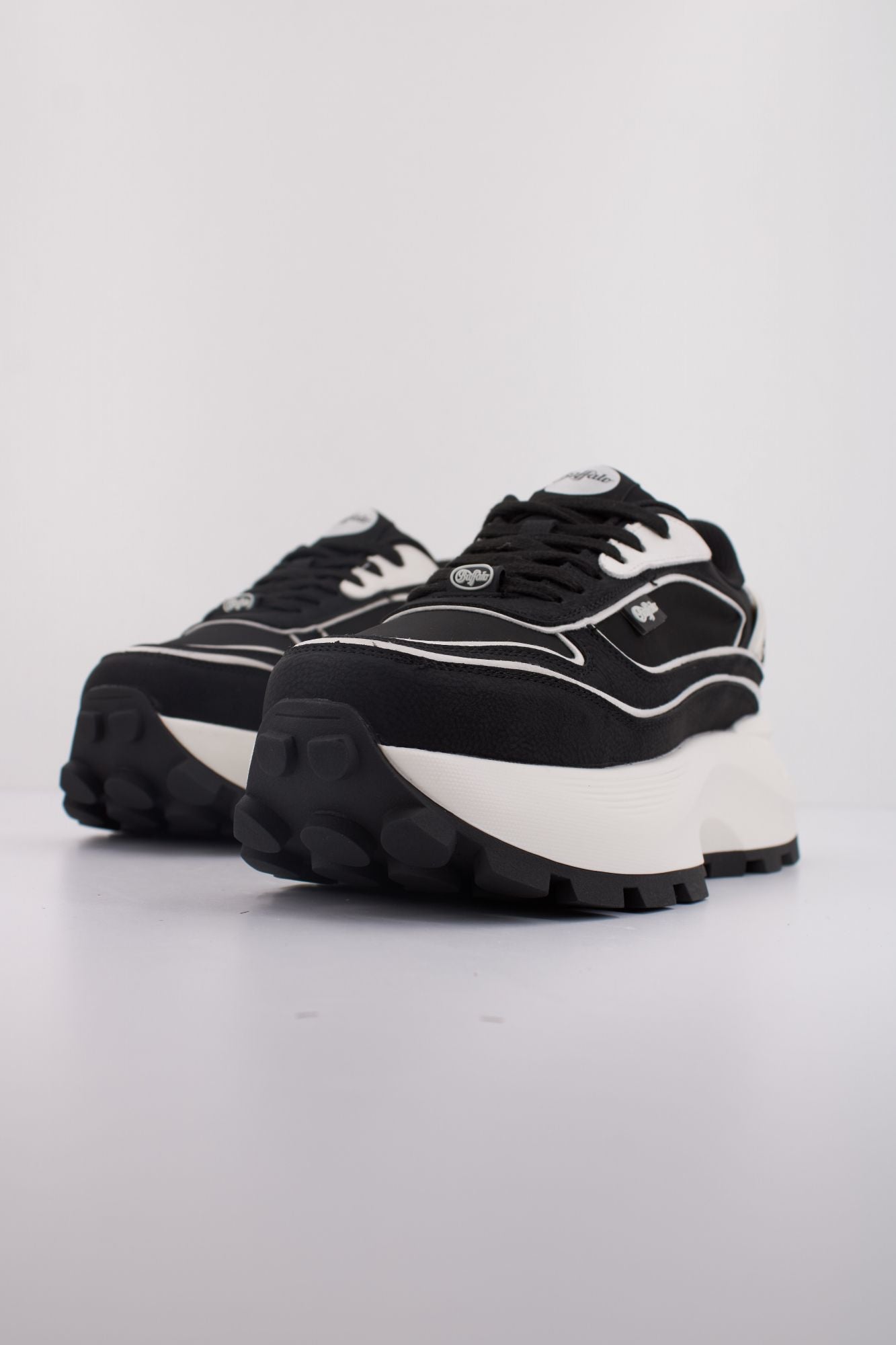 BUFFALO MANHATTEN ONE en color NEGRO (2)